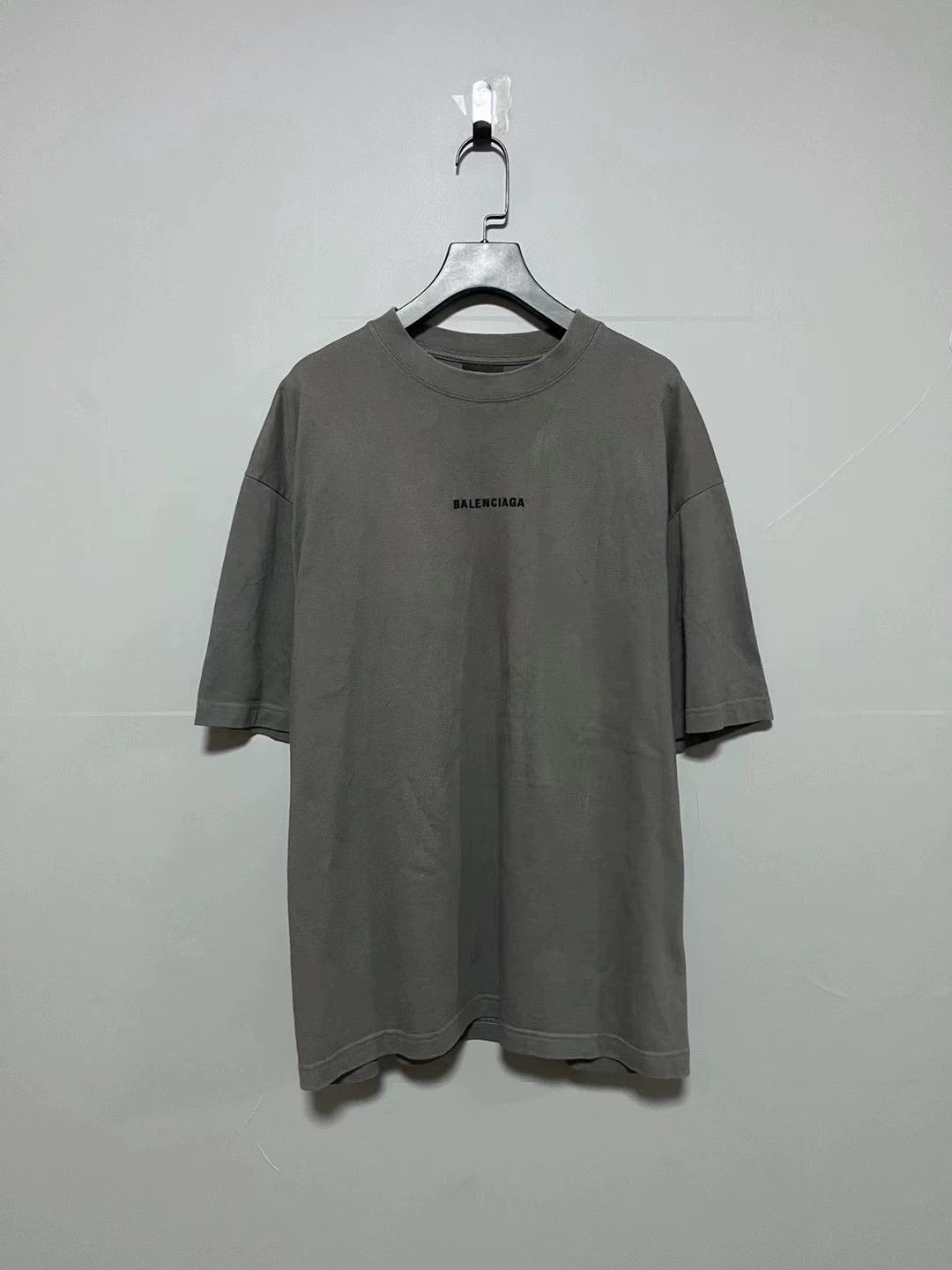 Balenciaga Balenciaga new embroidered front and back logo short sleeved shirt Size US S / EU 44-46 / 1 - 1 Thumbnail
