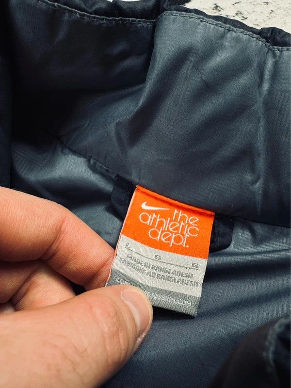 Nike Nike puffer jacket navy blue L logo Size US L / EU 52-54 / 3 - 4 Thumbnail