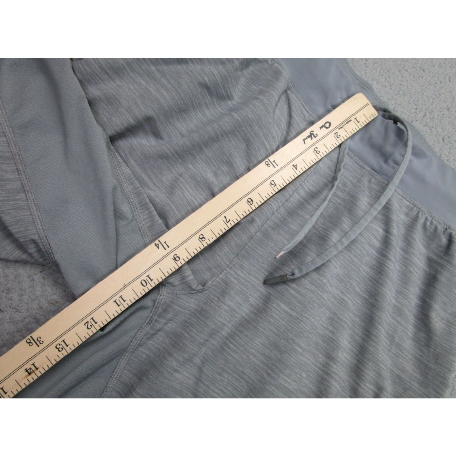Lululemon Lululemon Shorts Mens Small Gray Heather Athletic Running zipper Pocket Shirt Size US 29 - 6 Thumbnail