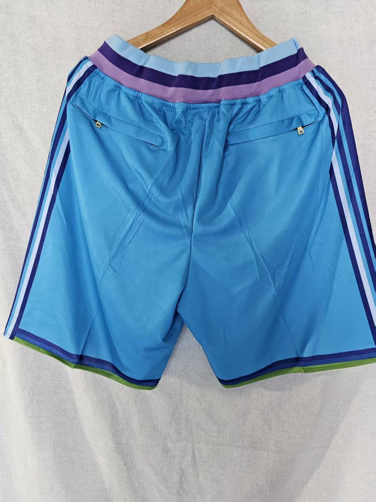 NBA Vintage Charlotte Hornets Short Small Size Size US 32 / EU 48 - 4 Thumbnail