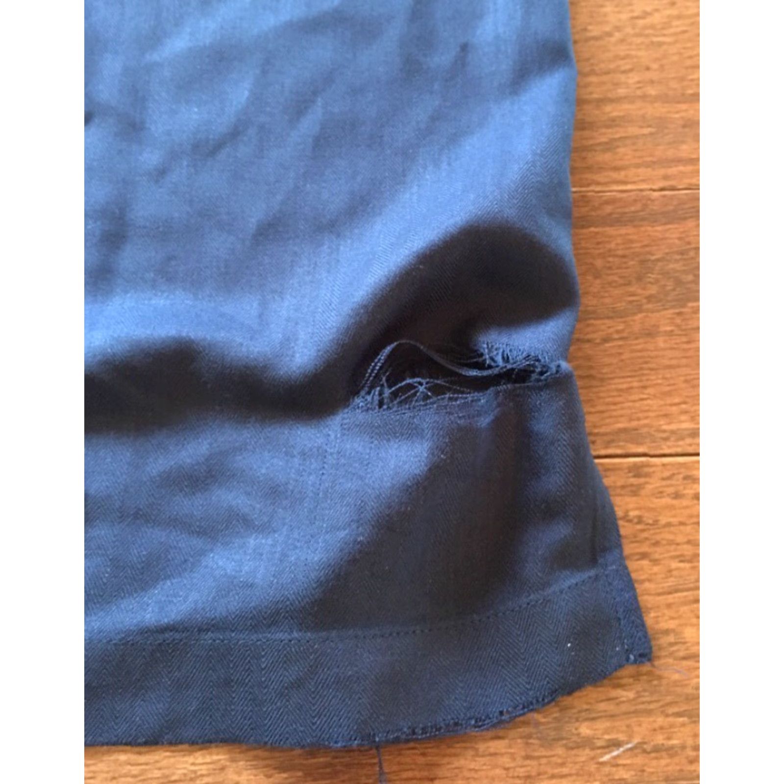 Tommy Bahama VINTAGE Tommy Bahama Shirt Hawaiian Mens Navy Blue 100% Silk Size L Short Sleeve Solid Pattern Button-Up Front Hole in back Recovery? Size US L / EU 52-54 / 3 - 6 Thumbnail