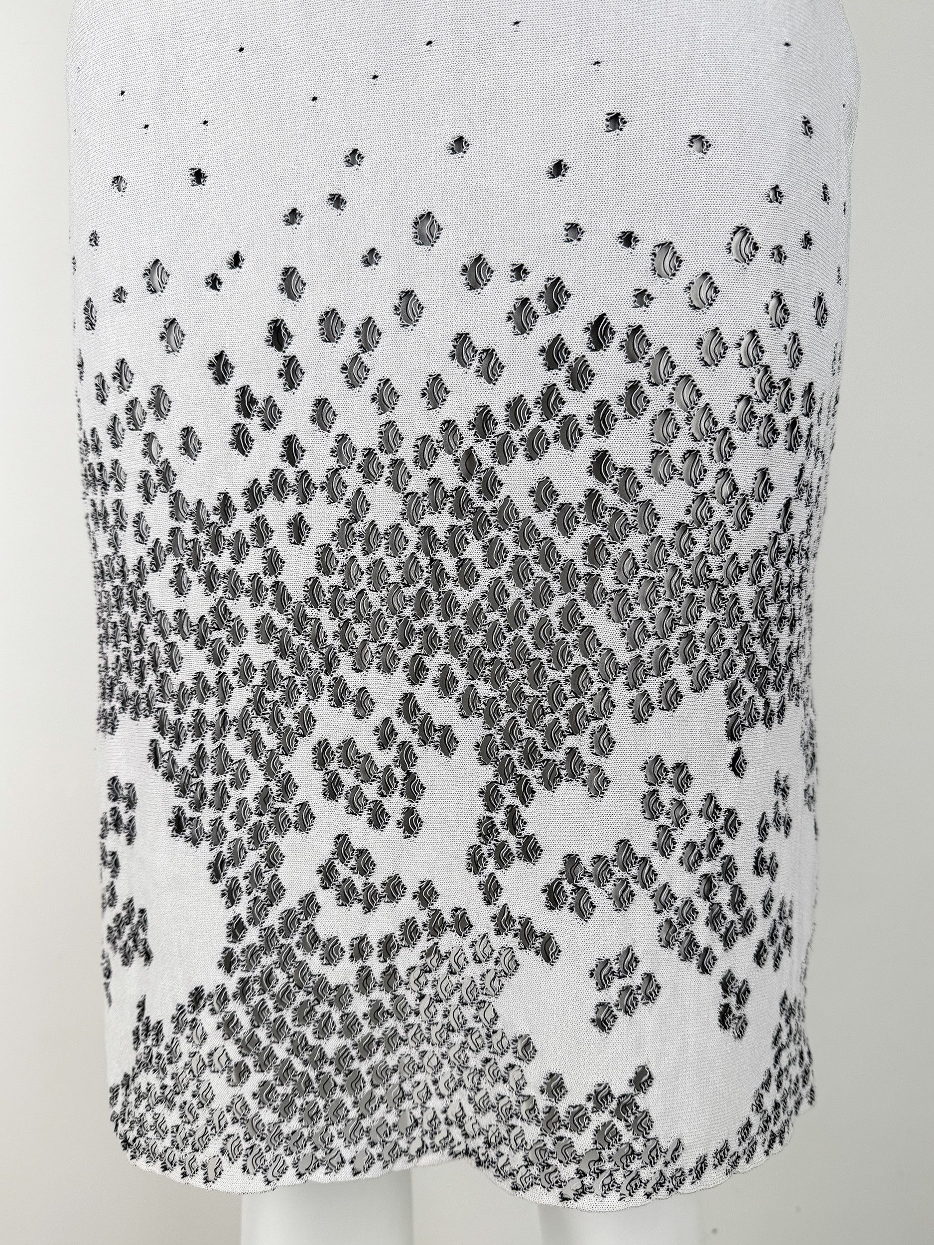 Dior Christian Dior Mid length White Perforated Floral Skirt Size 28" / US 6 / IT 42 - 7 Thumbnail