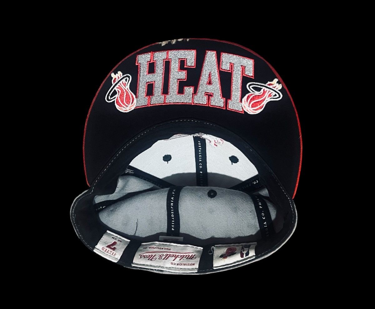 Mitchell & Ness Miami Heat Mitchell & Ness NBA Fitted hat cap Gray Red -7 Size ONE SIZE - 2 Thumbnail
