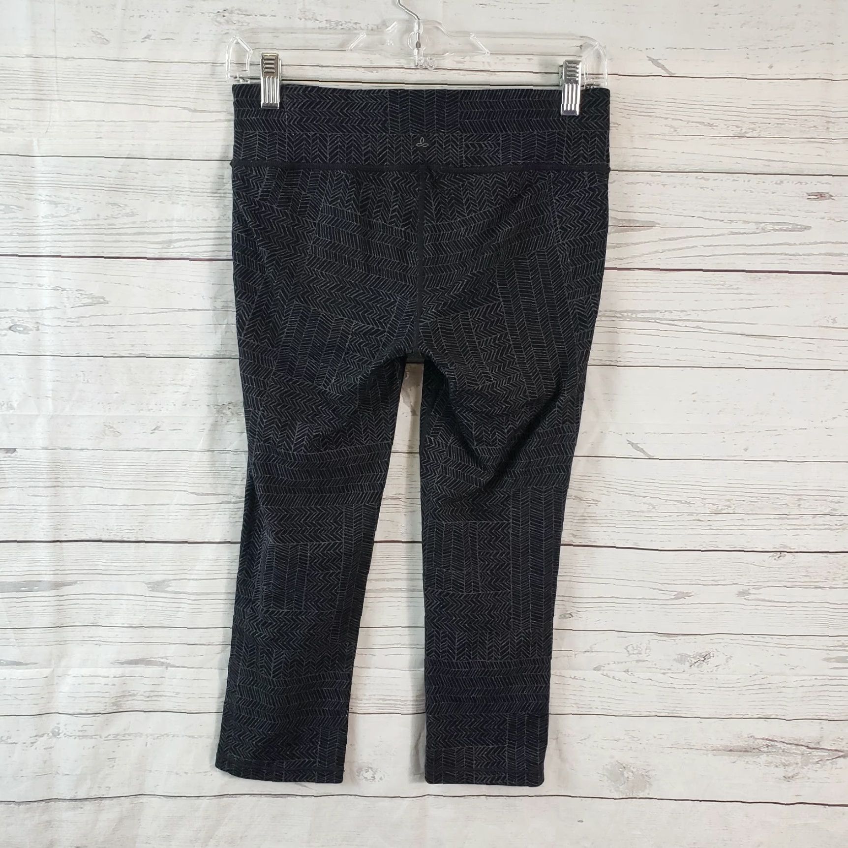 Prana VINTAGE Prana Womens Capri Leggings Sz Small Black Gray Low Rise Size 28" / US 6 / IT 42 - 3 Thumbnail