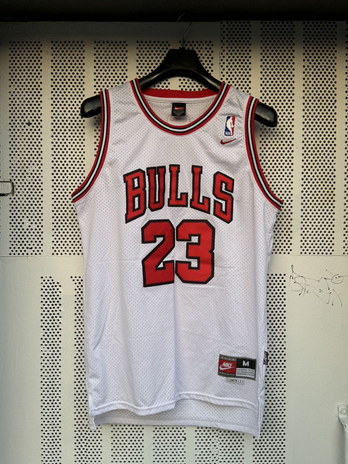 NBA × Nike Nike Michael Jordan #23 Chicago Bulls Jersey White Red Size US M / EU 48-50 / 2 - 1 Thumbnail