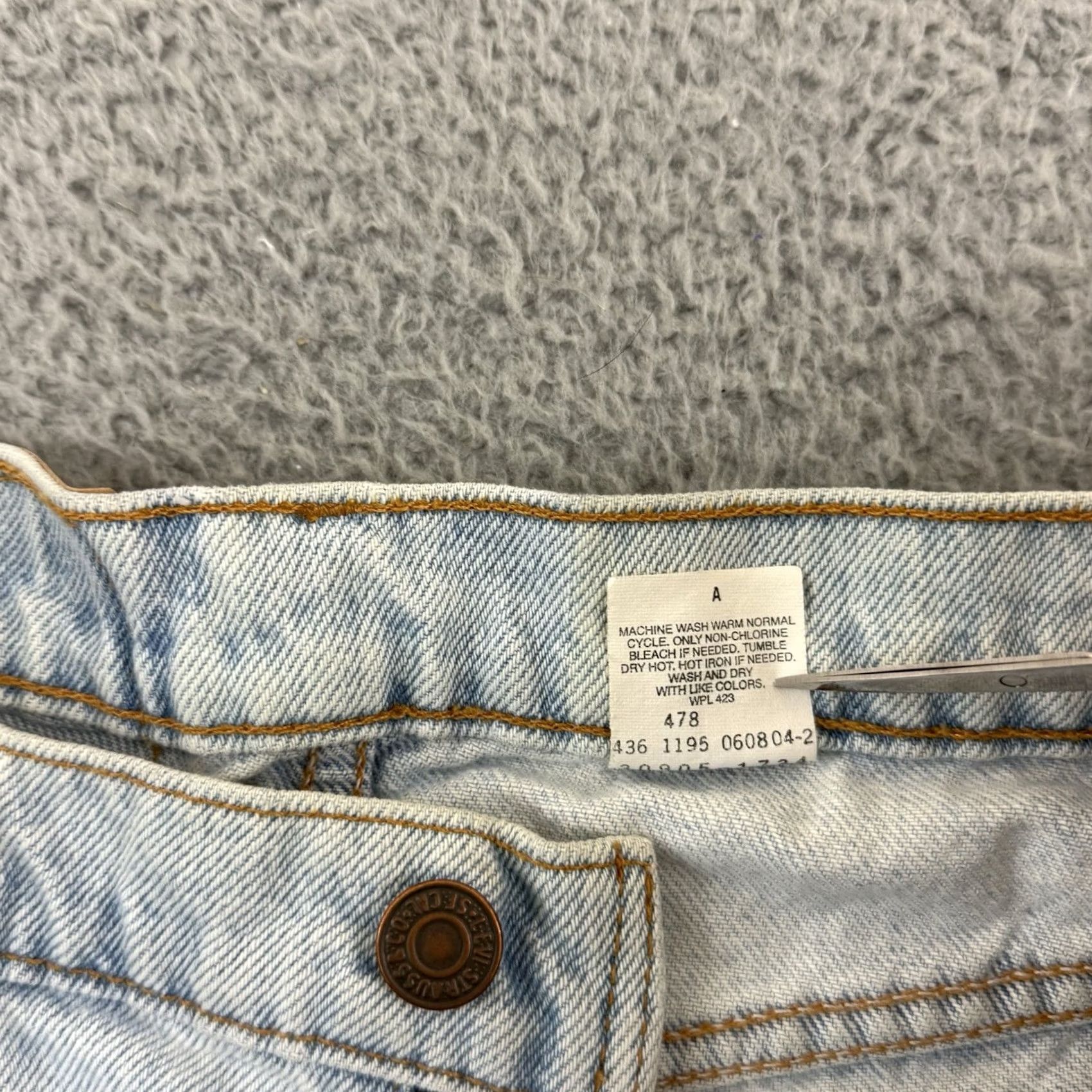 Levi's VINTAGE Levi’s 550 Shorts Men’s 30 Denim Blue Stone Wash 10” Hipster Biker 90s USA Mens Size US 30 / EU 46 - 7 Thumbnail