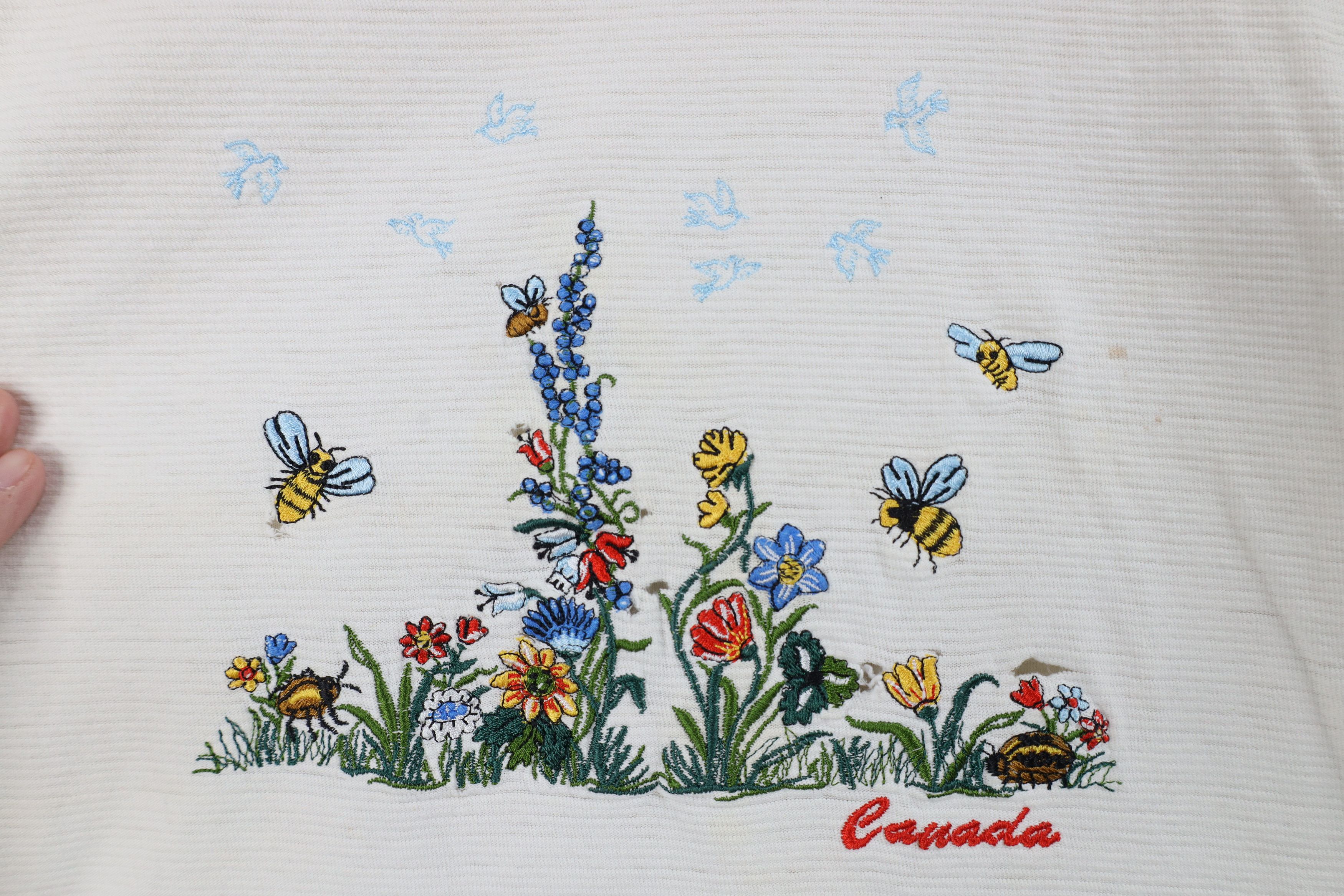 Vintage Vintage 90s Streetwear Canada Bees Flower Ribbed T-Shirt Size L / US 10 / IT 46 - 4 Thumbnail