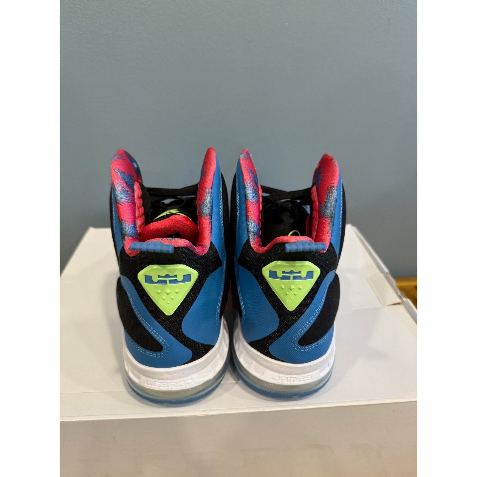 Nike Size 12 - Nike LeBron 9 South Coast - Worn 1x Size US 12 / EU 45 - 4 Thumbnail