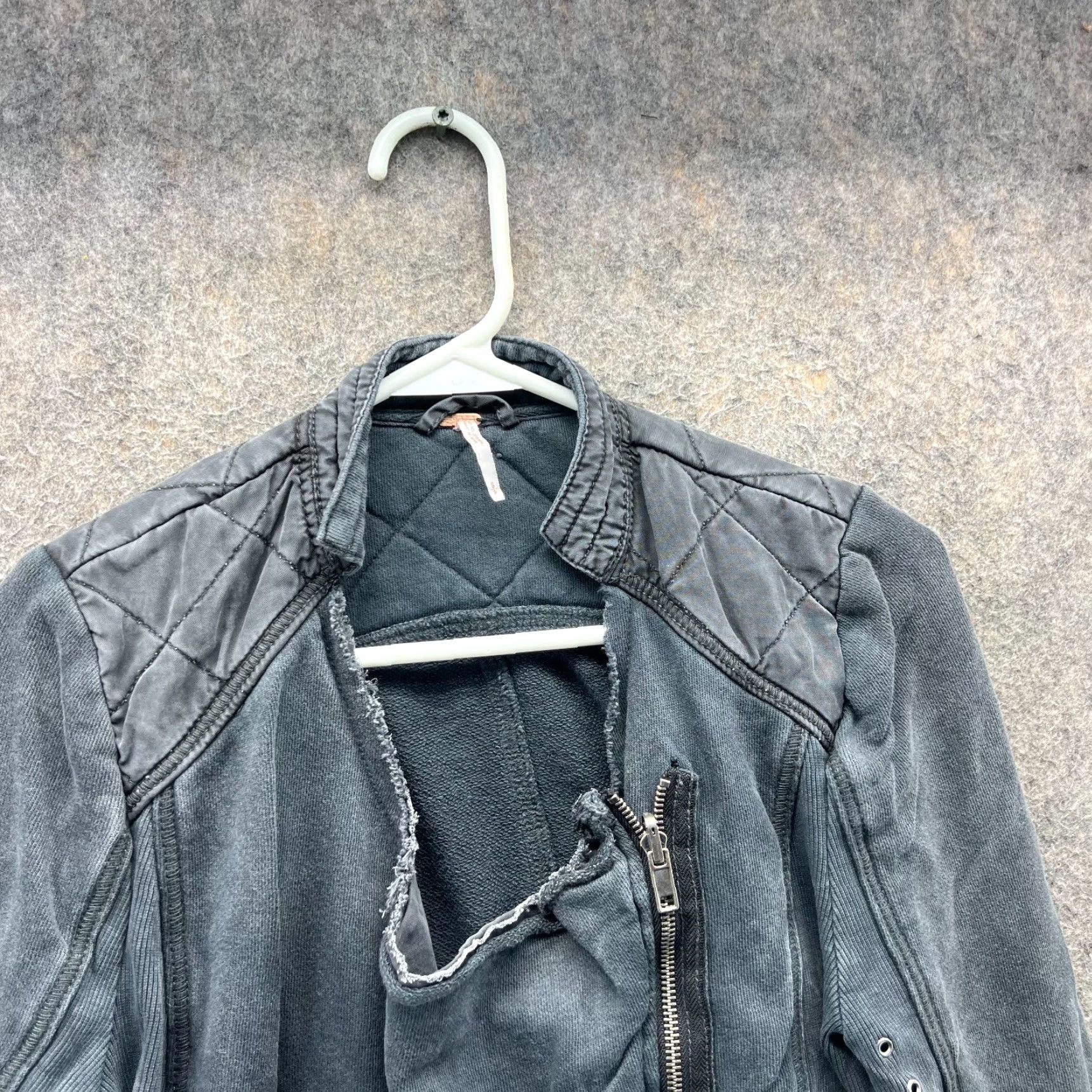Free People Free People Jacket Women Small Grey Quilted Shoulder Moto Dolman Distressed Hem Jacket Women Small Grey Quilted Moto Dolman Distressed Hem Size S / US 4 / IT 40 - 6 Thumbnail