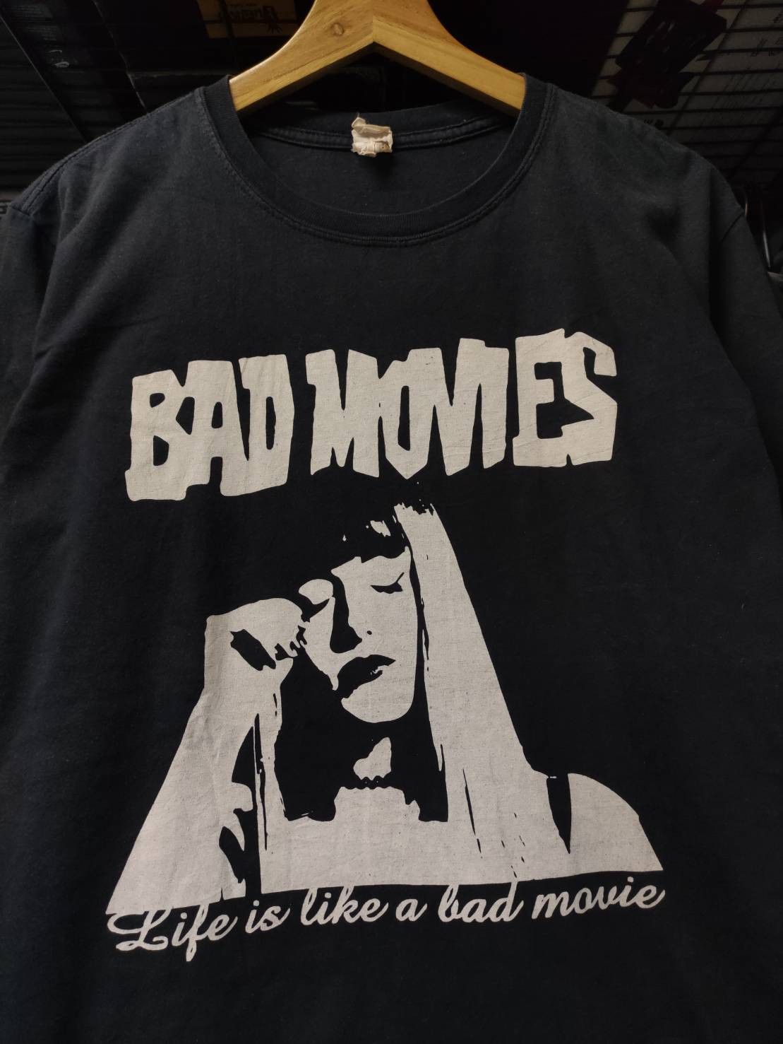 Band Tees Vtg 00's Bad Movies "Life Is Like A Bad Movie" T-Shirt Size US L / EU 52-54 / 3 - 1 Thumbnail