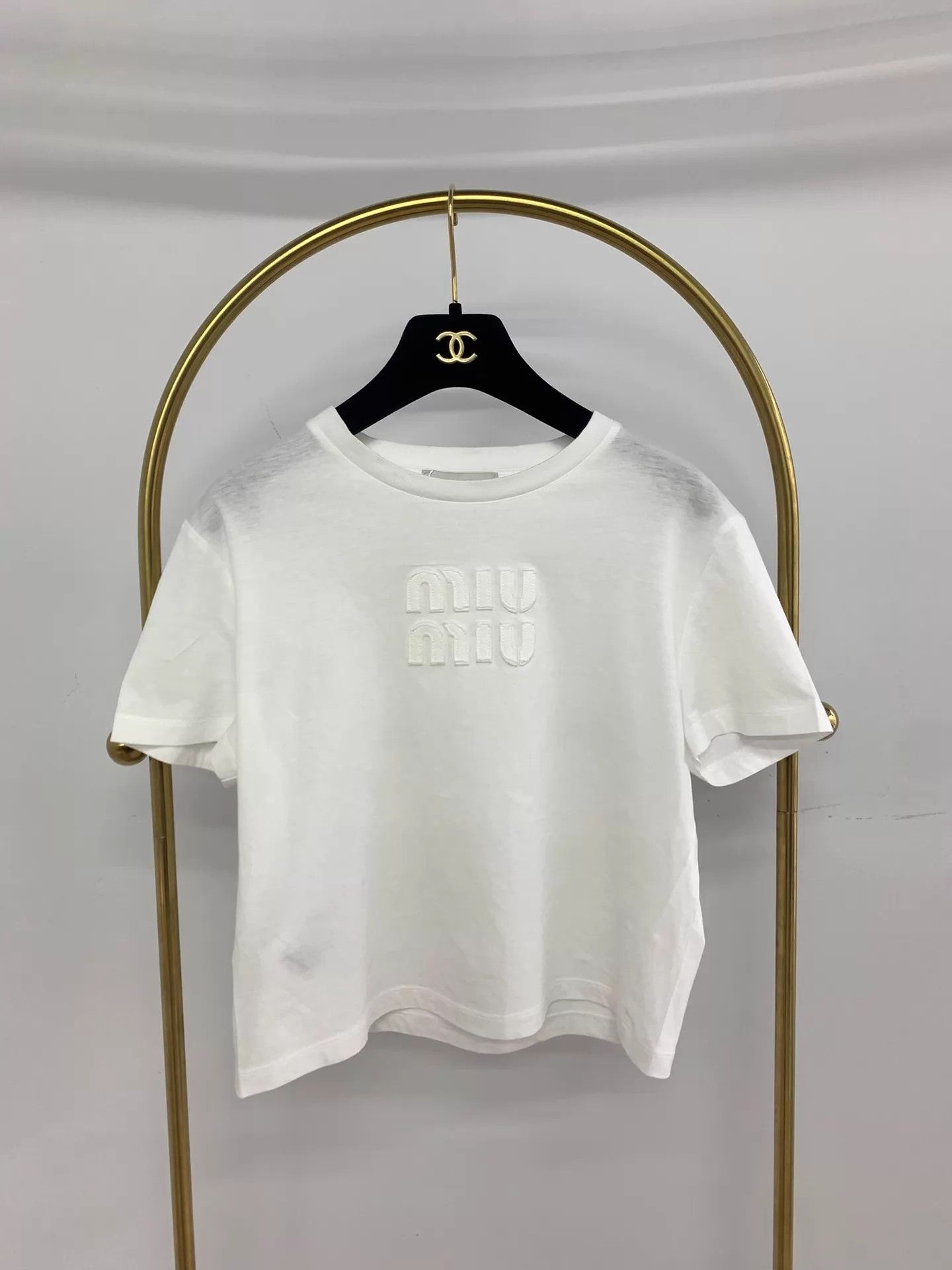 Miu Miu MIU MIU White Large Logo Short Sleeve Tee M (New) Size M / US 6-8 / IT 42-44 - 1 Thumbnail