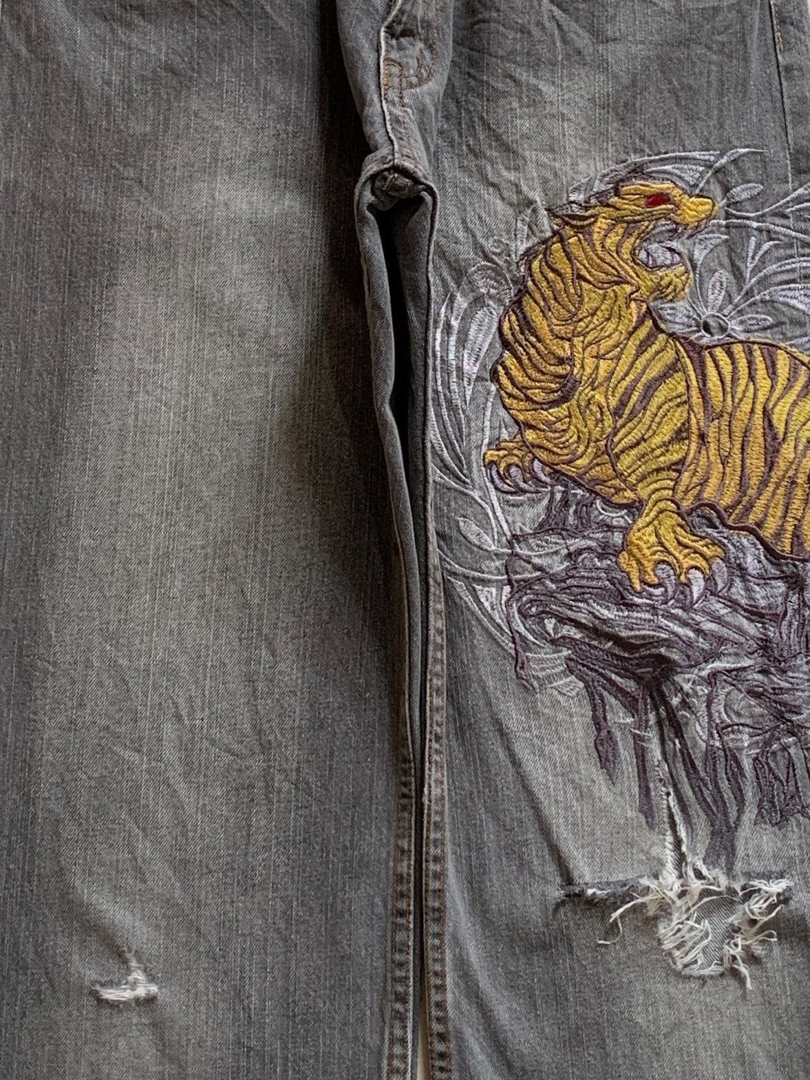 Japanese Brand Vintage Japanese Brand Golden Tiger Embroidered Baggy Jeans Size US 30 / EU 46 - 5 Thumbnail