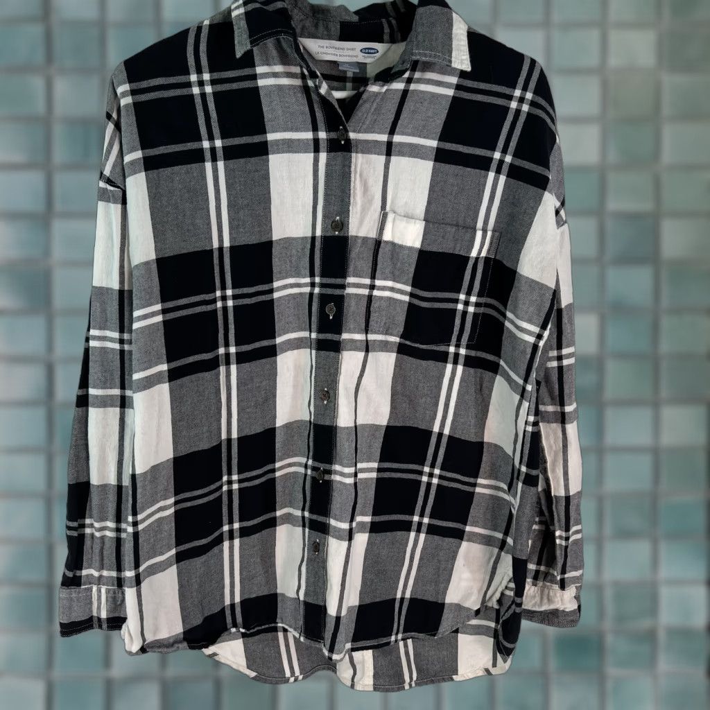 Old Navy VINTAGE? No. Old Navy Womens Plaid Shirt All Season White Button Front The Boyfriend Shirt M - Casual Womens Shirt Medium White Plaid 100% Cotton Size M / US 6-8 / IT 42-44 - 1 Thumbnail