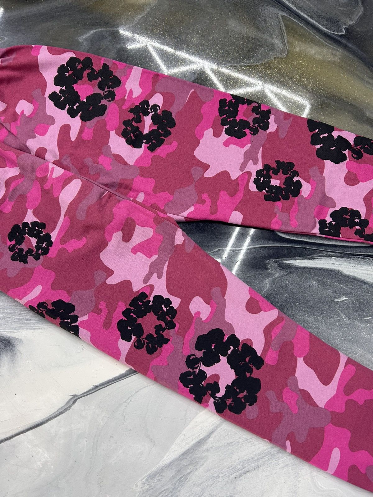 DENIM TEARS Denim Tears Pink Camo Cotton Wreath Sweatpants Size M Size US 32 / EU 48 - 10 Thumbnail