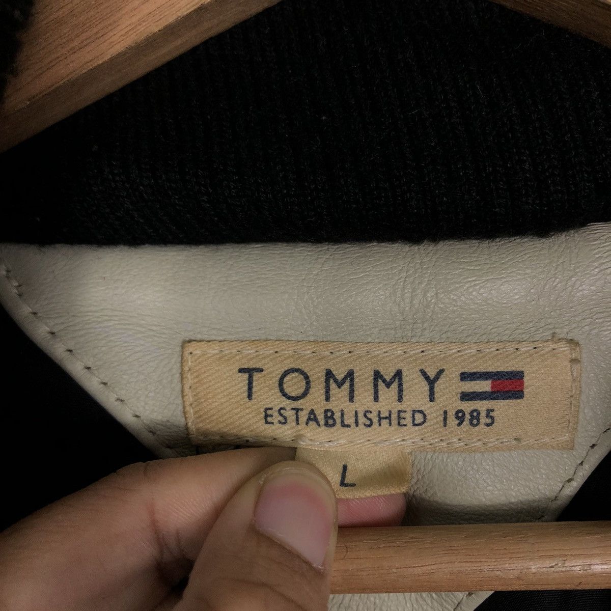 Japanese Brand 🔥90s Vintage Varsity Jacket Tommy Hilfiger Leather Handling Size US L / EU 52-54 / 3 - 13 Thumbnail