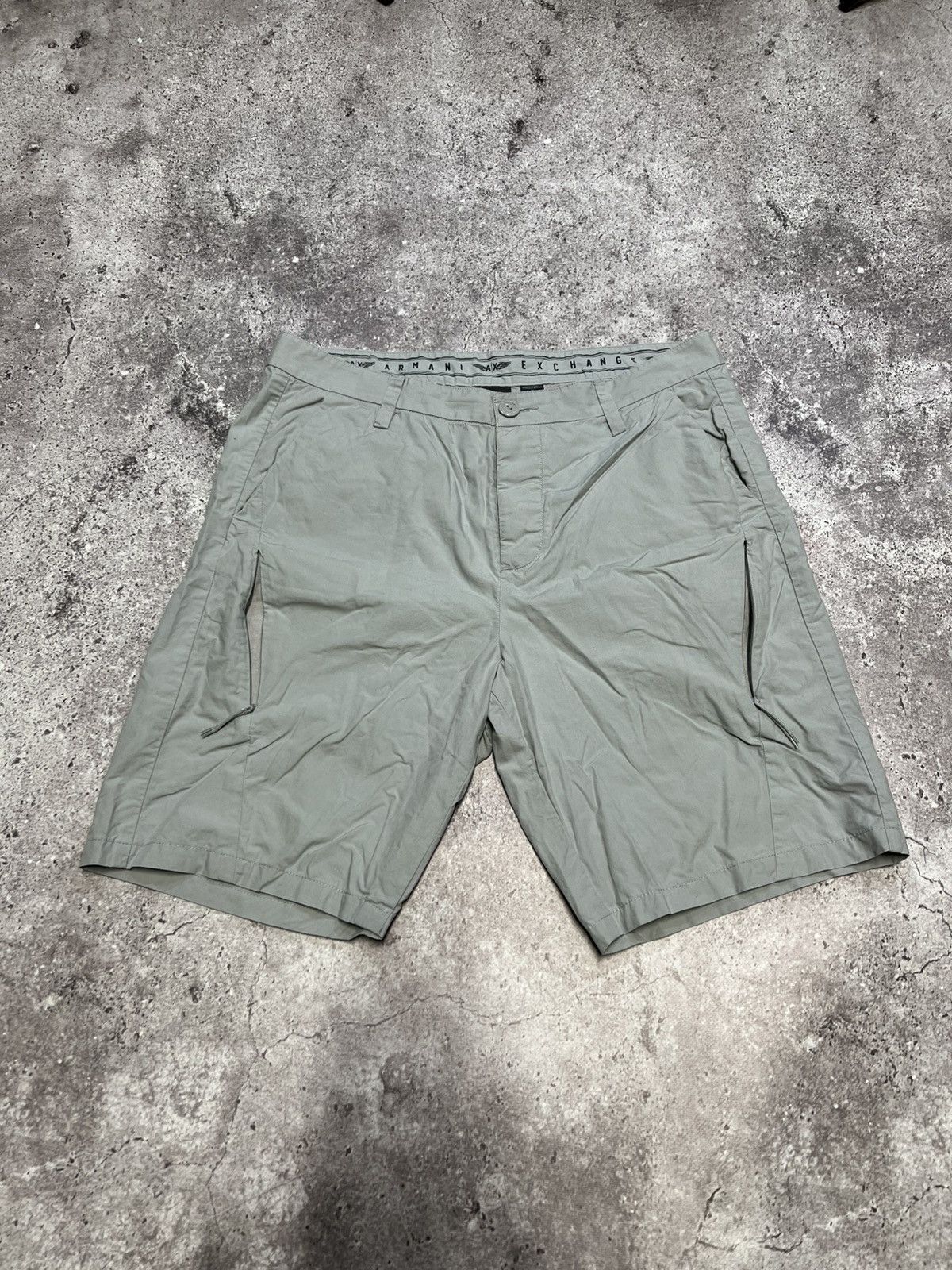 Armani Exchange Armani y2k multi pocket Gray men's shorts vintage Size US 34 / EU 50 - 2 Thumbnail