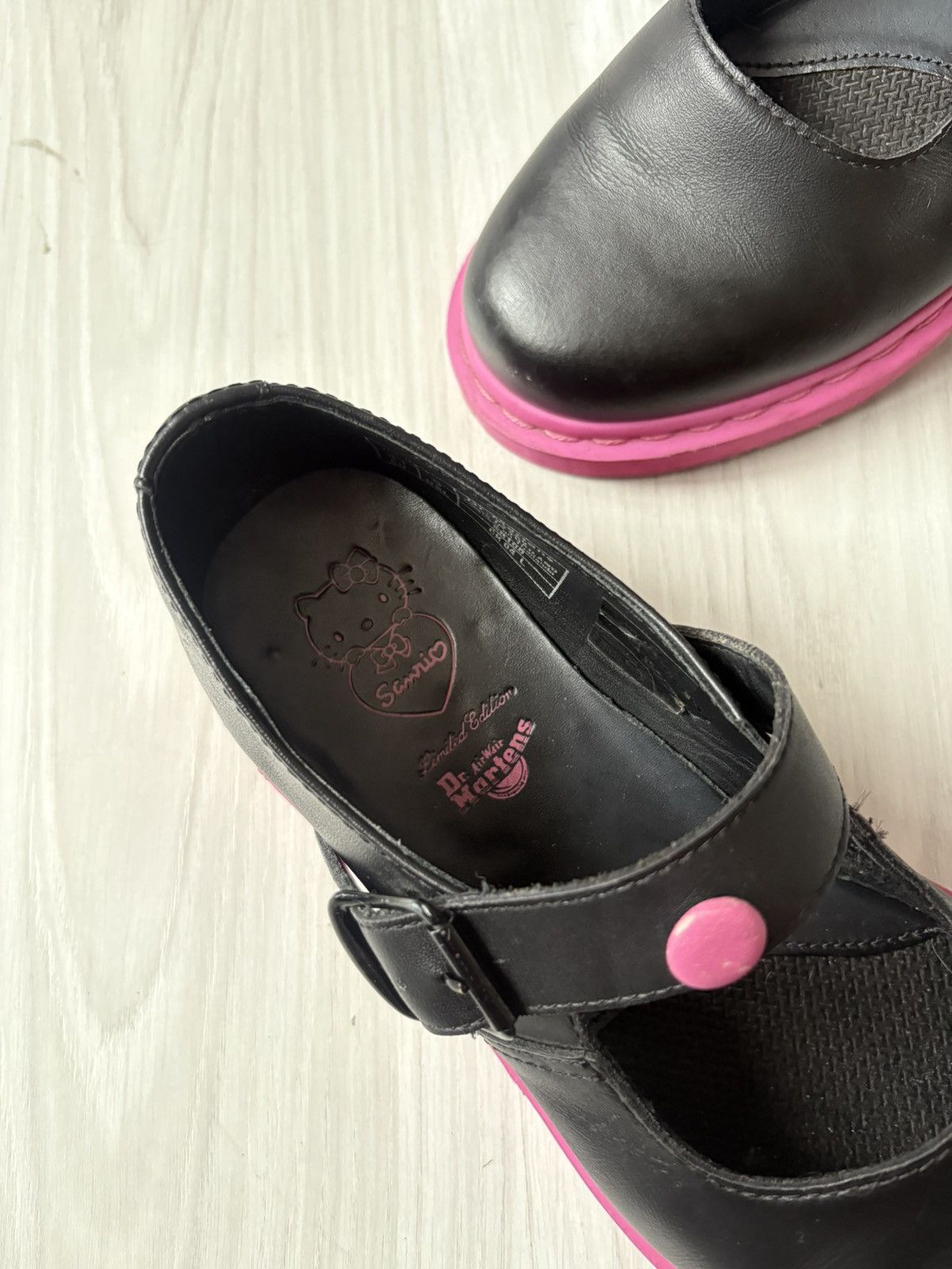Dr. Martens Dr Martens x Hello Kitty 2010 mary janes Size US 11 / IT 41 - 2 Thumbnail