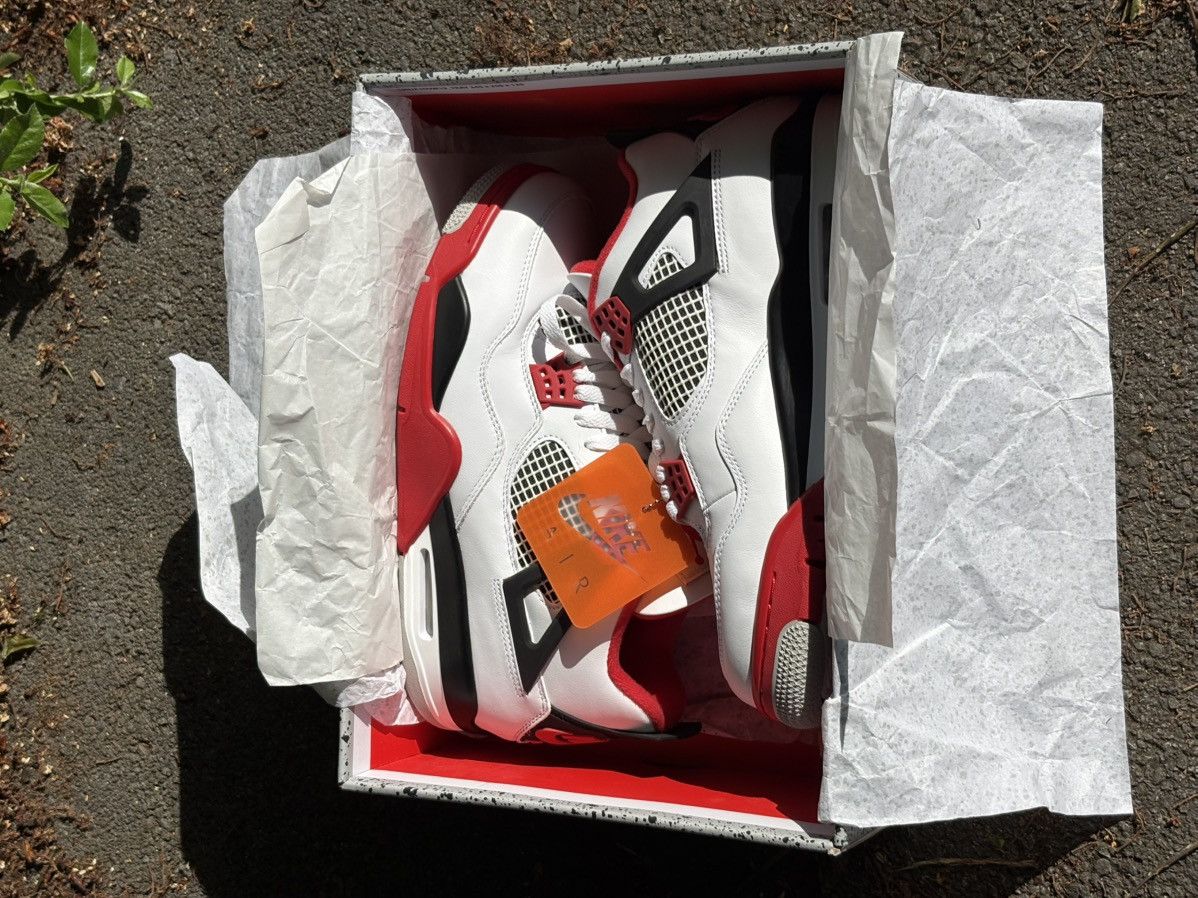 Jordan Brand Jordan 4 Fire Red 2020 Size US 9.5 / EU 42-43 - 9 Thumbnail