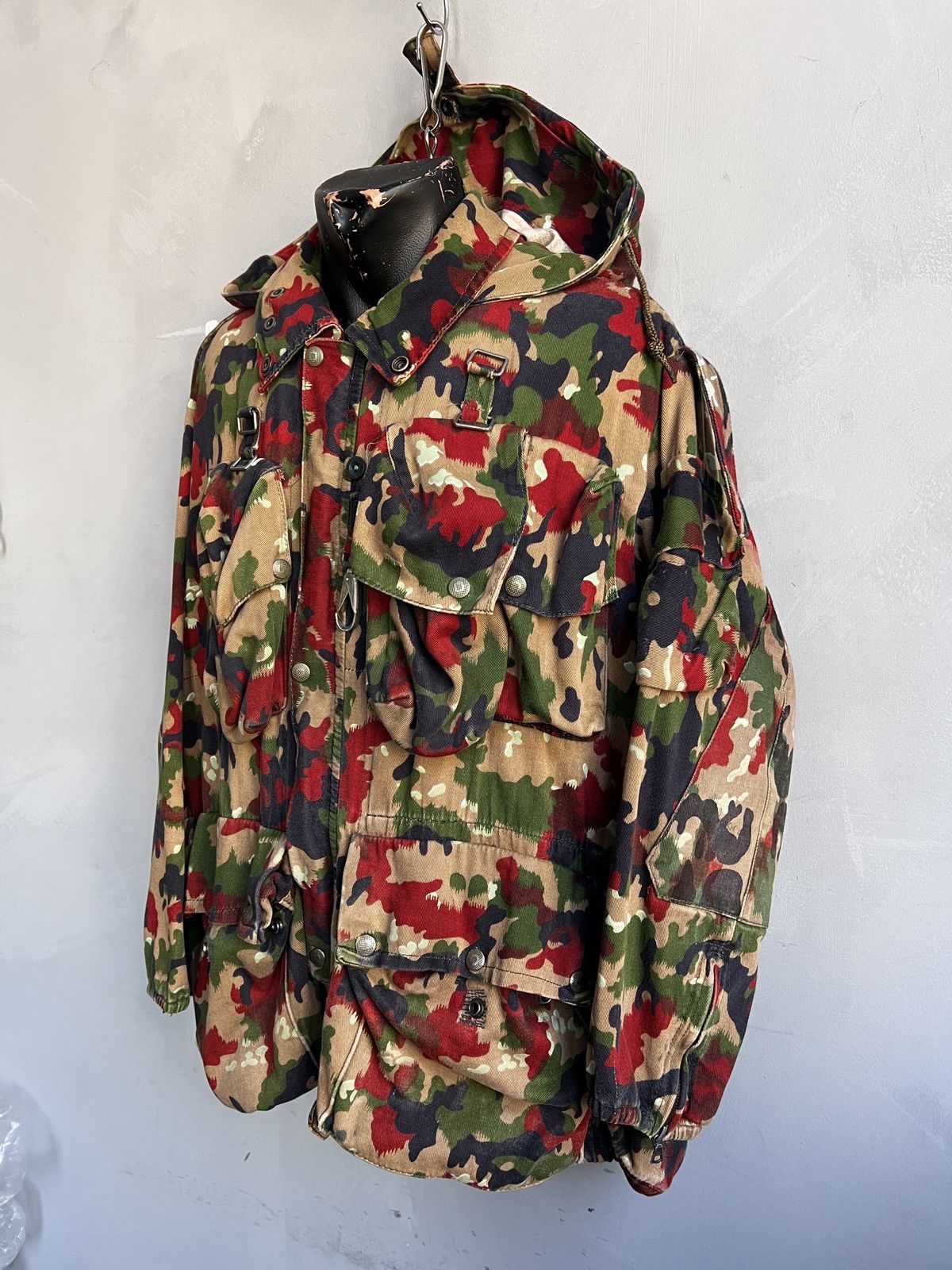 Japanese Brand Multi Camo Military Hooded swiss military Pharell williams Size US M / EU 48-50 / 2 - 3 Thumbnail