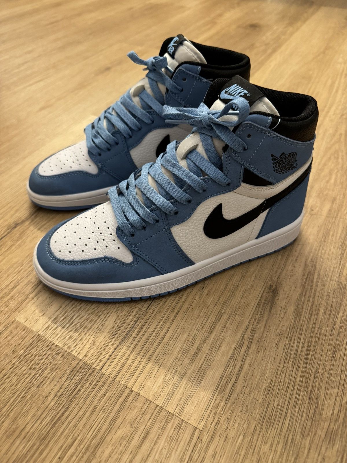 Jordan Brand Nike Air Jordan 1 High Retro UNC University Blue 39 sneakers Size US 8 / IT 38 - 7 Thumbnail