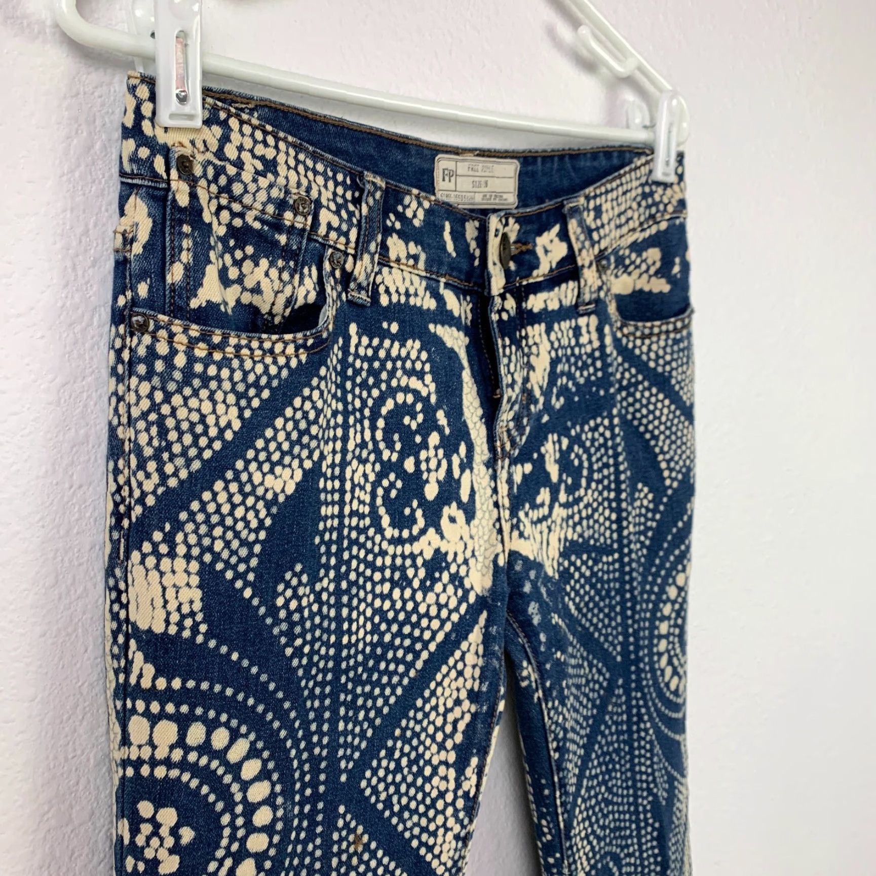 Free People VINTAGE Free People Jeans Flared 5-Pocket Denim Bohemian Festival Indigo 26 Womens Regular Inseam 32.5" Blue Rise Low 6.5-8.5" Button Zip Size 26" / US 2 / IT 38 - 4 Thumbnail