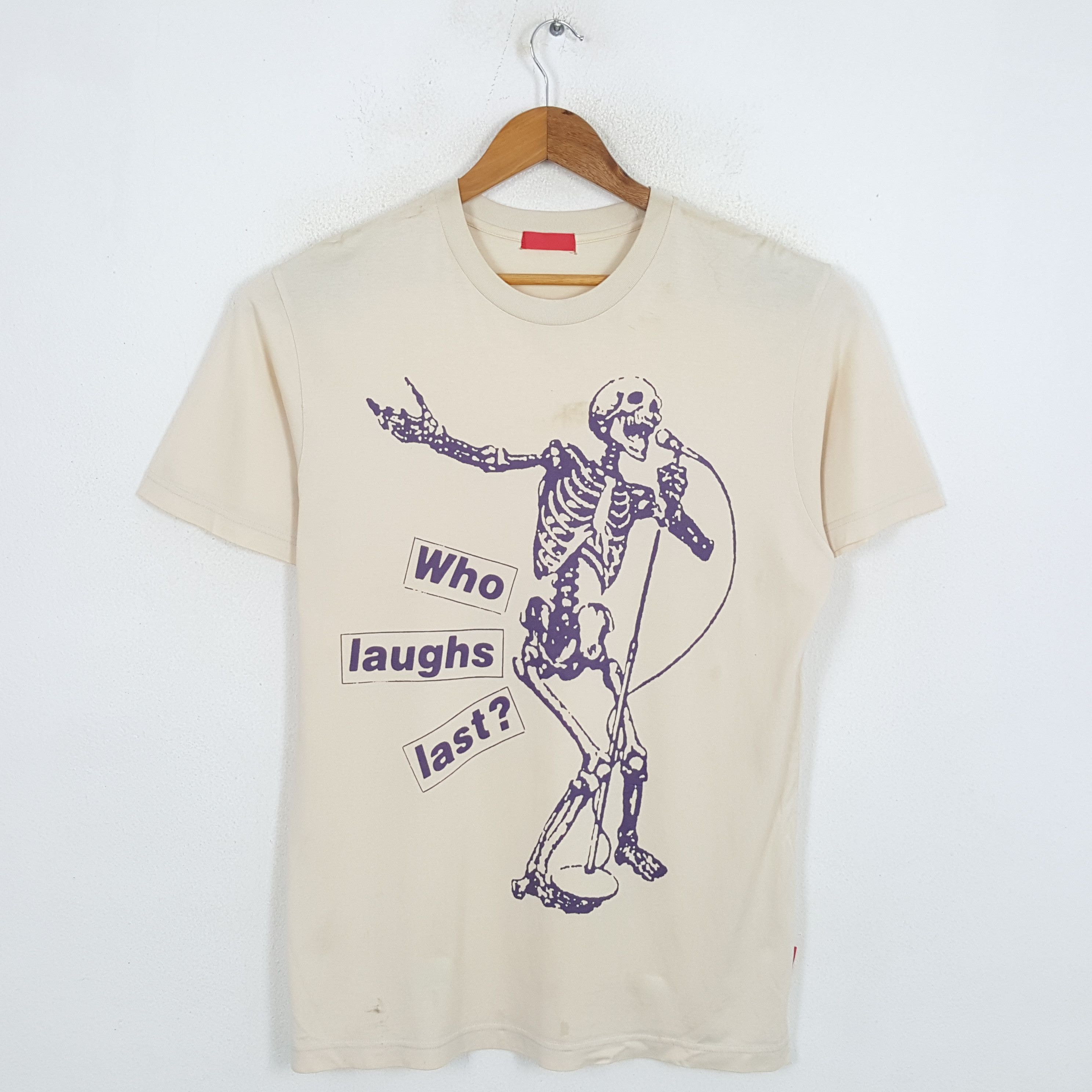 Vintage BARBARA KRUGER American Artist Graphic Design Tees