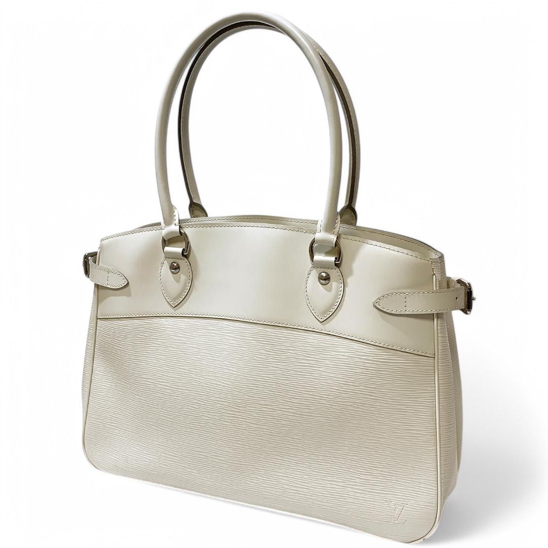 Louis Vuitton Louis Vuitton - Passy GM Handbag Leather Shoulder Bag White Size ONE SIZE - 14 Thumbnail