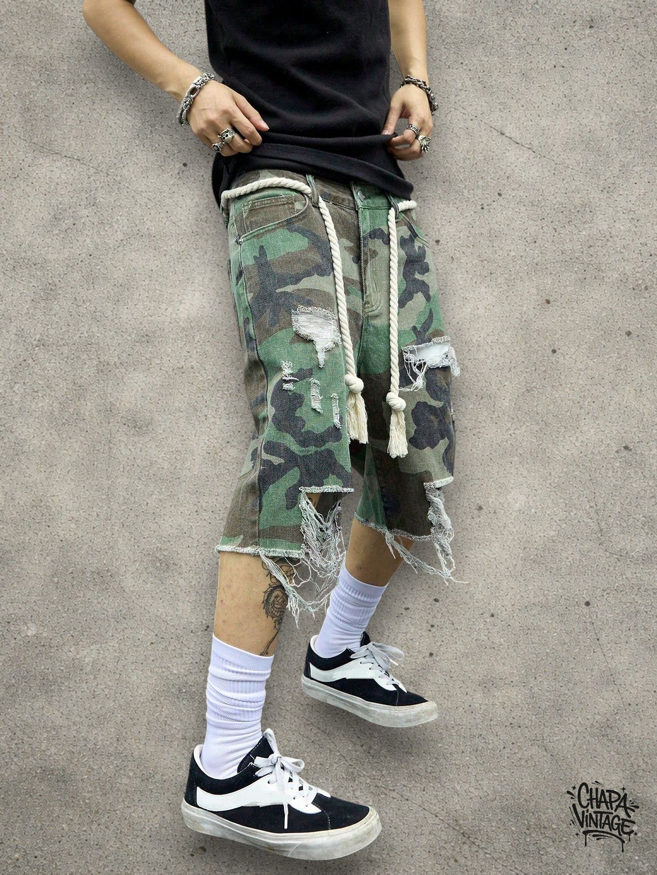 Japanese Brand Camo distressed jorts Size US 32 / EU 48 - 2 Thumbnail