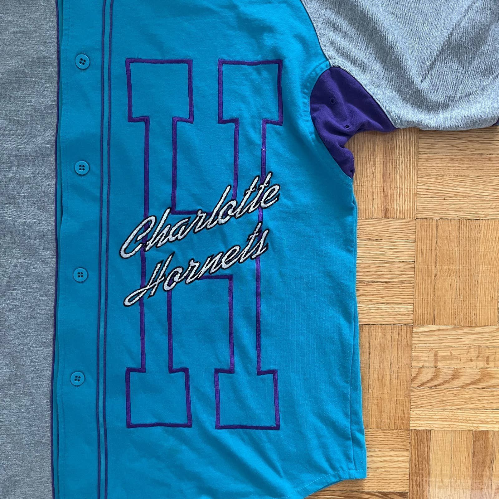Starter Vintage 90s Starter NBA Charlotte Hornets baseball jersey Size US L / EU 52-54 / 3 - 4 Thumbnail