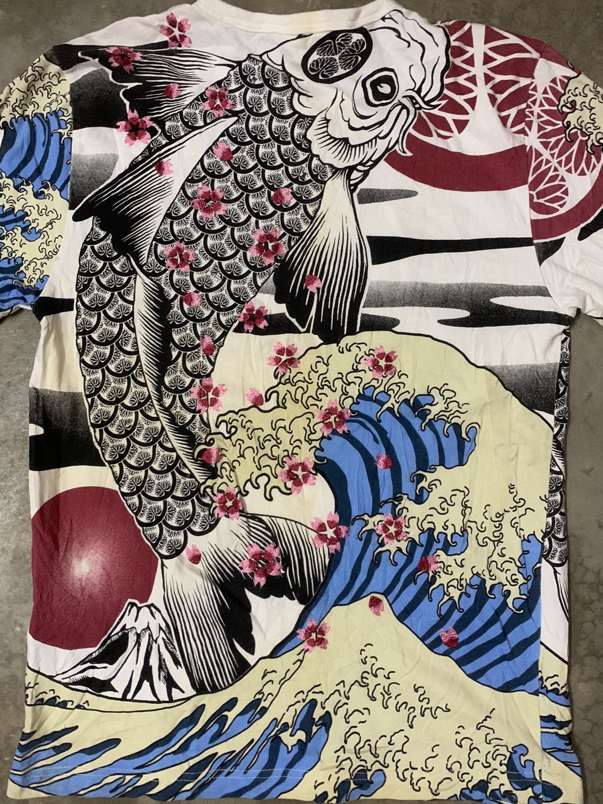Japanese Brand Nice Graphics Overprints Koi Sukajan Tee Size US M / EU 48-50 / 2 - 9 Thumbnail