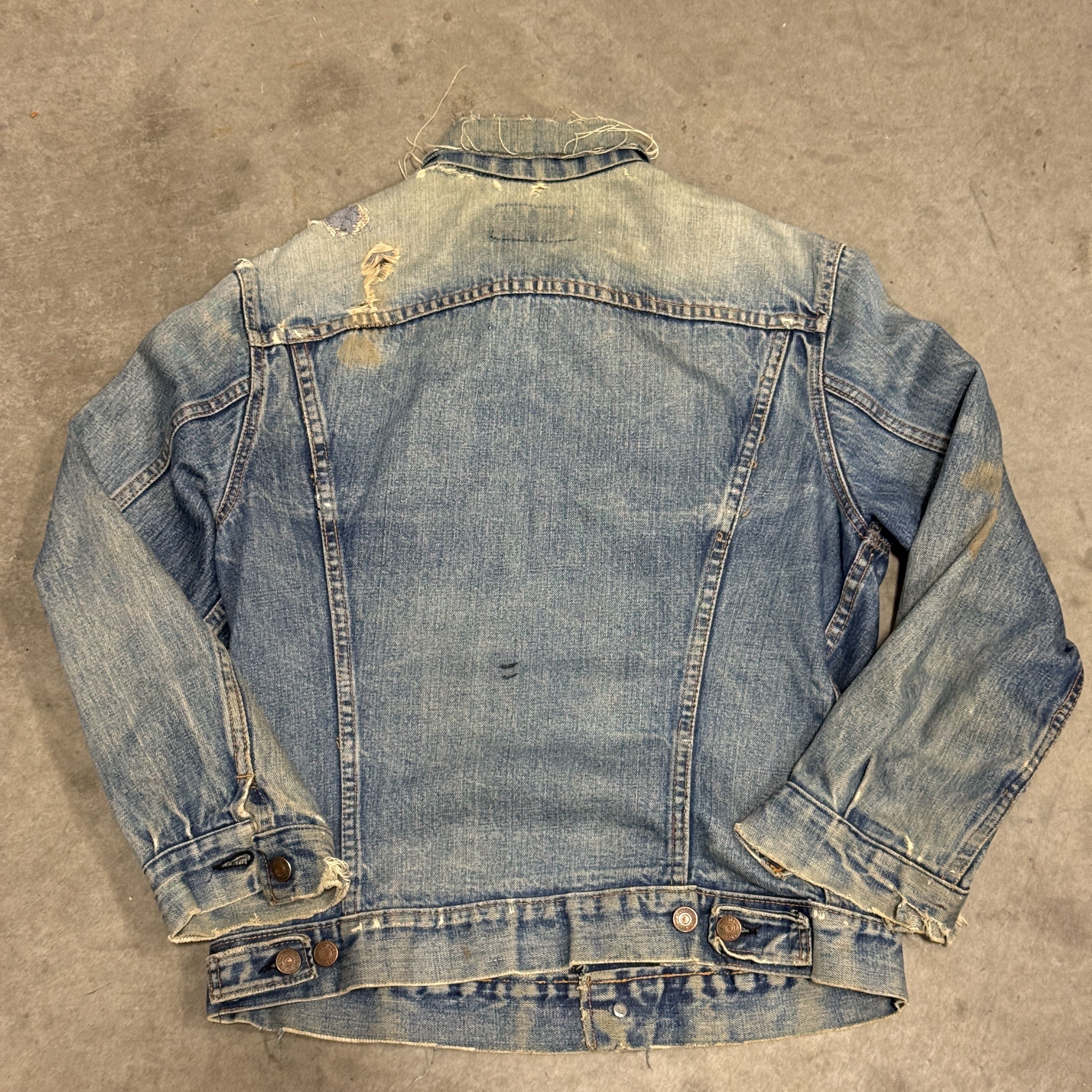 Levi's Vintage Big E Levi's Distressed Denim Trucker Jacket Size M Size US M / EU 48-50 / 2 - 7 Thumbnail