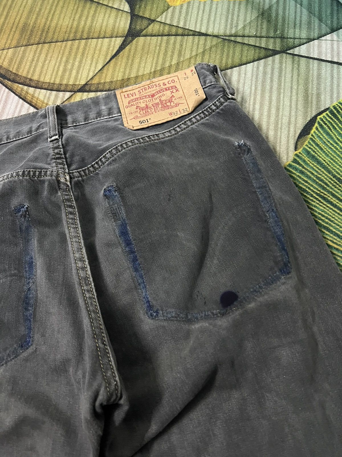 Levi's Vtg Levis 501 black Distressed Faded Jean Size US 31 - 14 Thumbnail