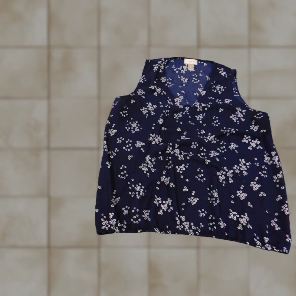Ann Taylor LOFT Ann Taylor Loft Blouse Sleeveless V-Neck Floral Blue Polyester M Women Shirt Casual Size M / US 6-8 / IT 42-44 - 1 Thumbnail