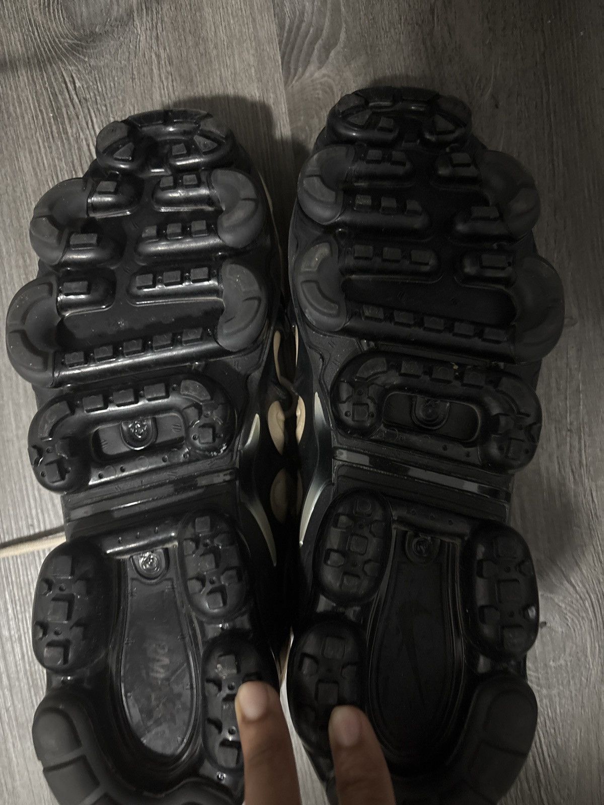 Nike Nike vapormaxes Size US 9.5 / EU 42-43 - 6 Thumbnail