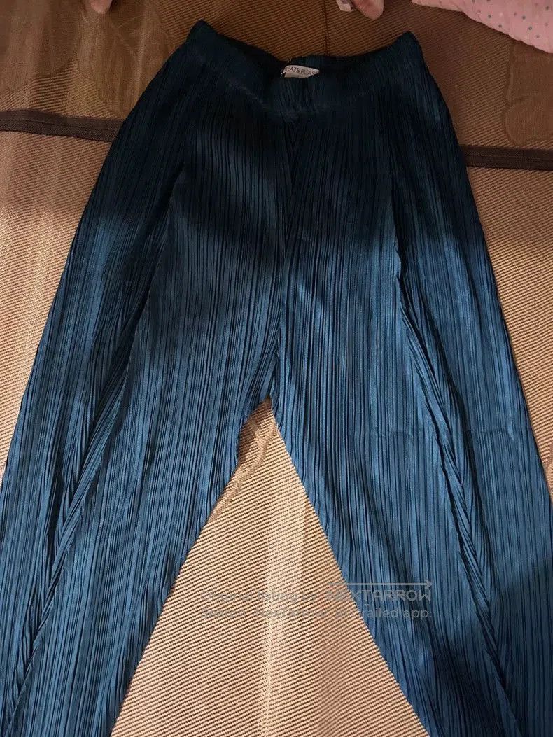 Issey Miyake Pleats Please Issey Miyake Women's Straight Pants . Size 33" - 1 Thumbnail