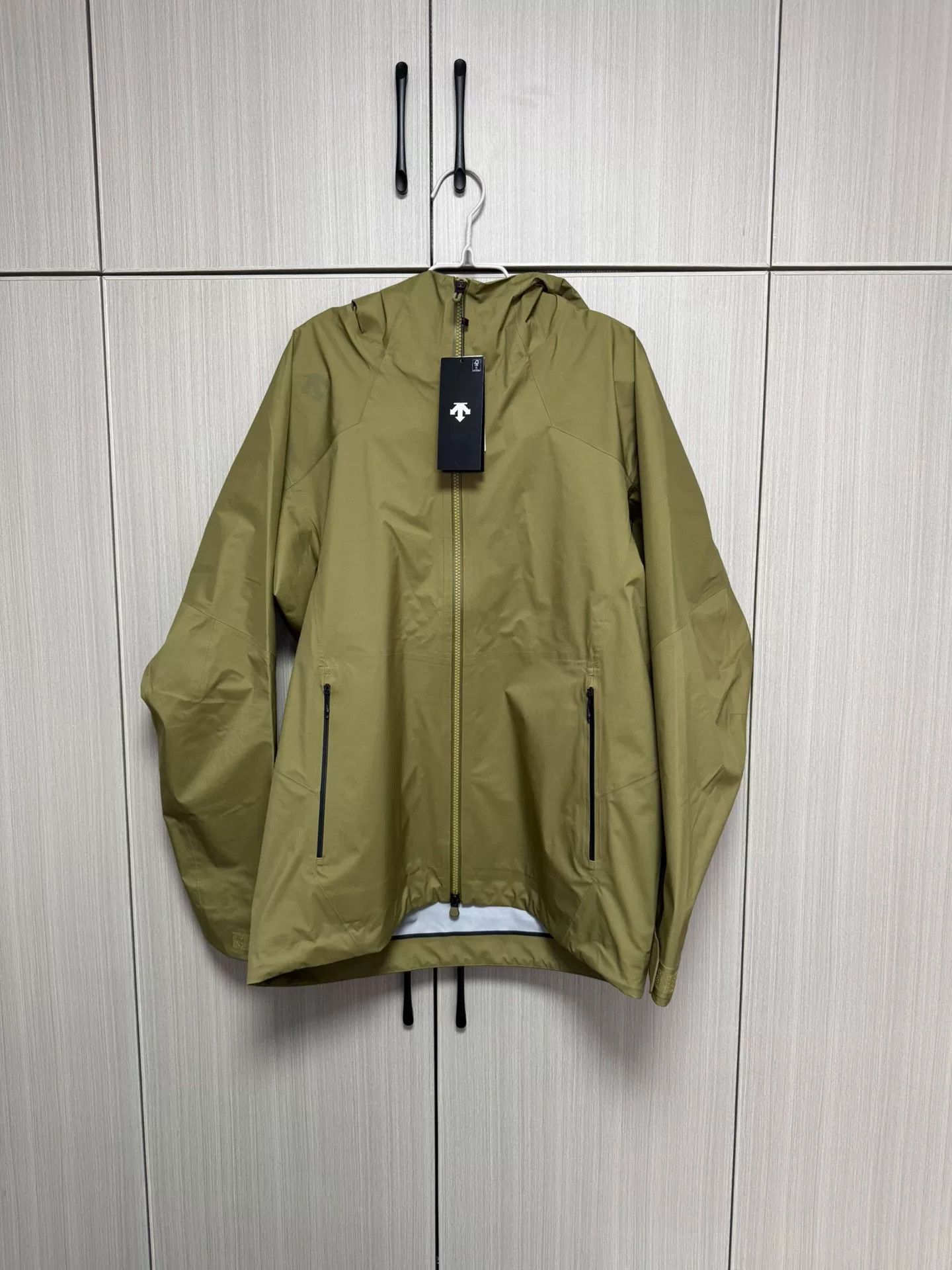 Descente Descente Training Yellow Light Jacket xl Men Size US XL / EU 56 / 4 - 1 Thumbnail