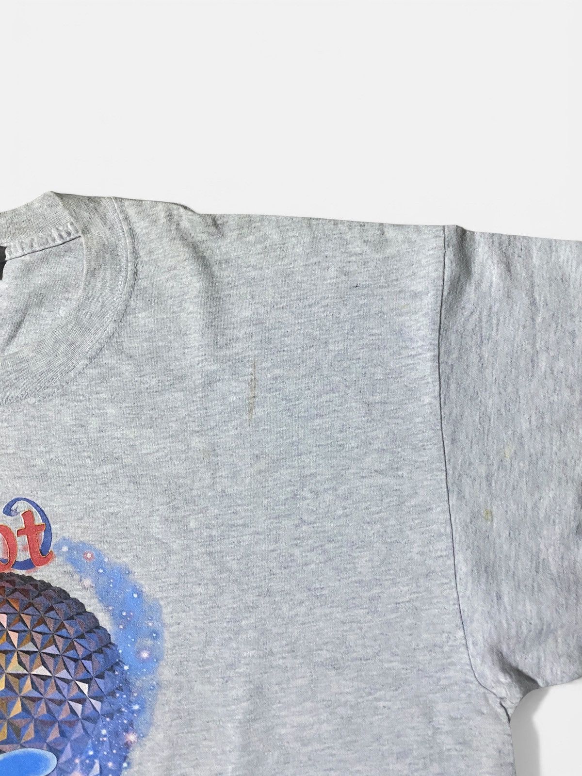 Disney Vintage Disney Epcot Promotional Mickey Graphic Tee Size US XL / EU 56 / 4 - 6 Thumbnail