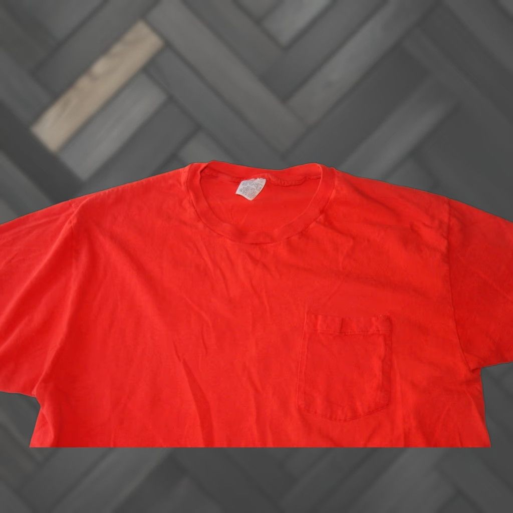 Hanes VTG Hanes Men’s T-Shirt Size L Red Short Sleeve Cotton Pocket? Size US L / EU 52-54 / 3 - 1 Thumbnail