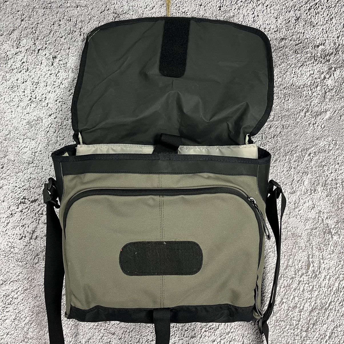 Nike × Vintage Nike Vintage 00’s Centre Swoosh Crossbody Messenger Bag Size ONE SIZE - 6 Thumbnail