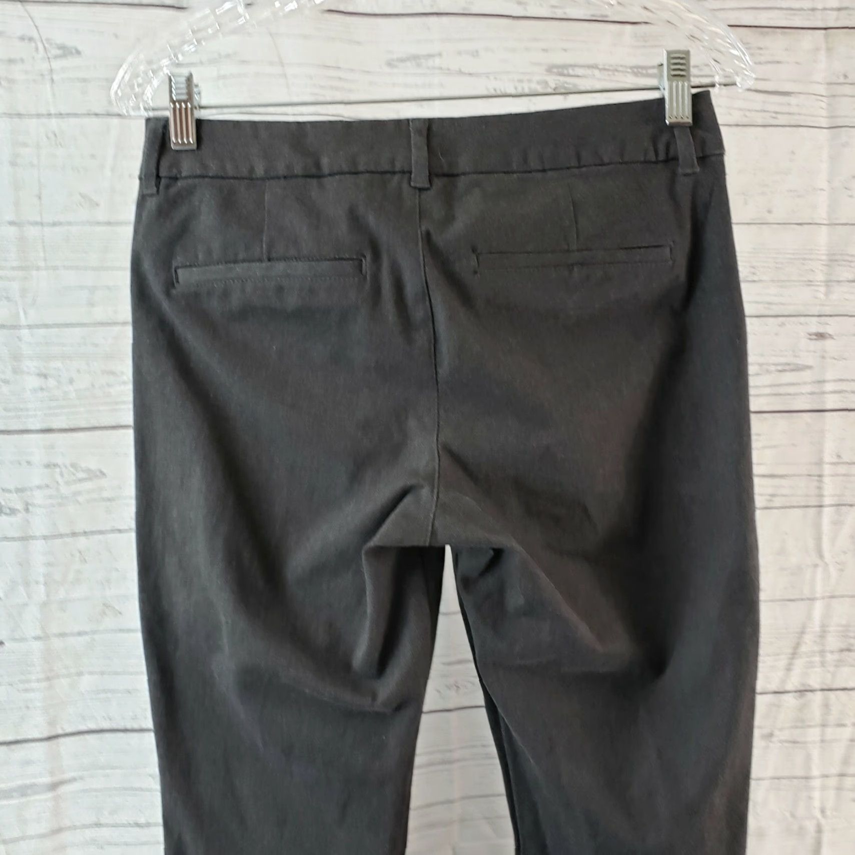 Old Navy Old Navy Womens Pixie Pants Sz 4 Gray Mid Rise Pants Adult Regular XS? Size 27" / US 4 / IT 40 - 4 Thumbnail