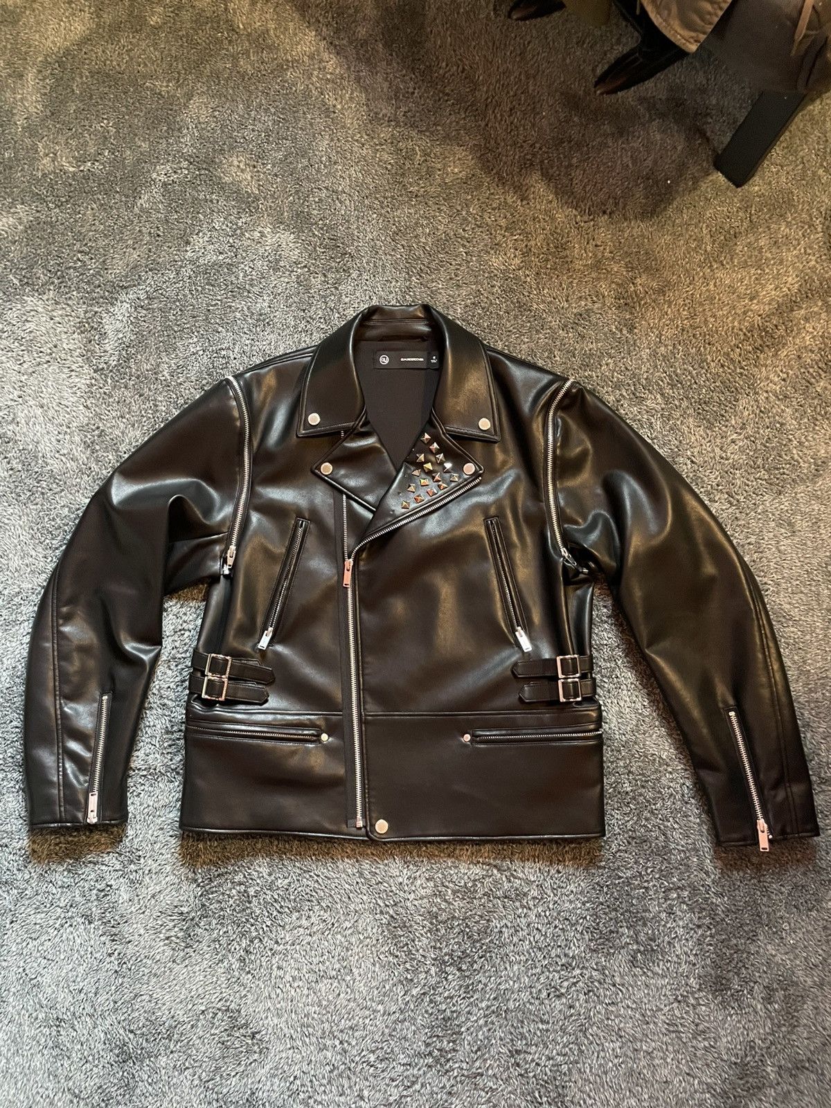 SUPER JUNIOR ウニョク LEATHER BLOUSON SUPER JUNIOR D&E ウニョク LEATHER BLOUSON アイドル