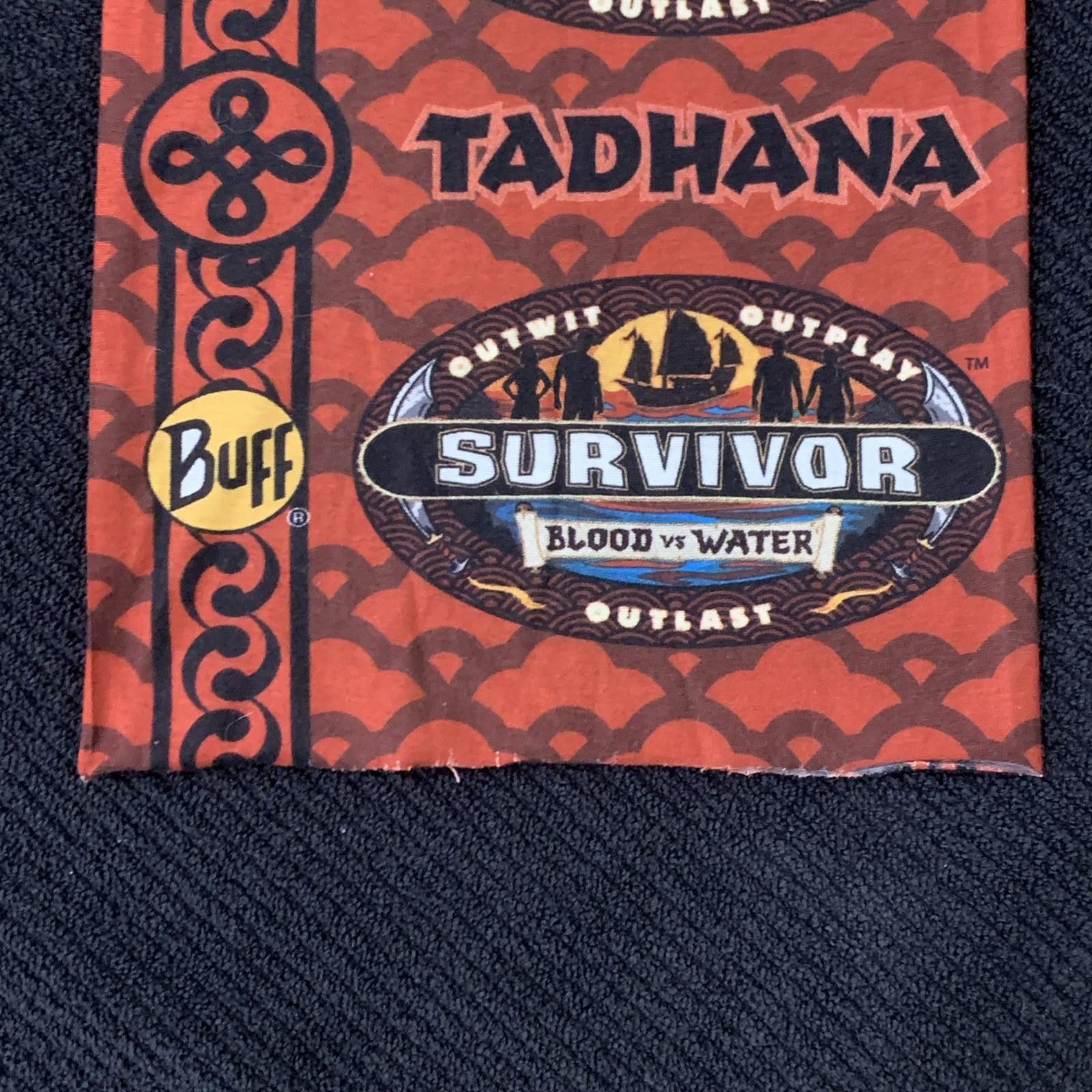 Other Survivor Blood vs Water Tadhana Buff Red Season 27 MINT Size ONE SIZE - 6 Thumbnail