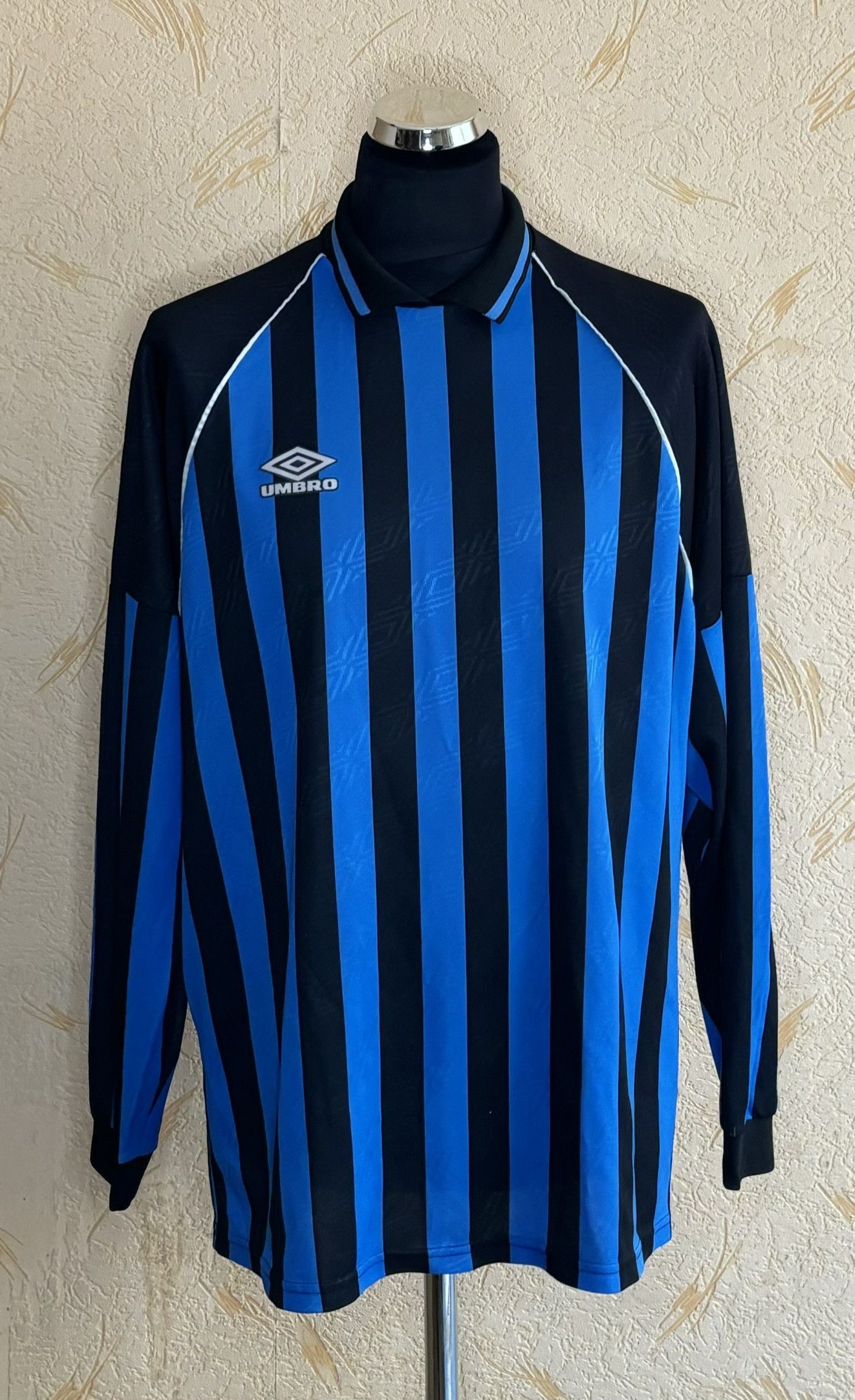 Umbro Template Umbro 9 Football Jersey sizes. XL Size US XL / EU 56 / 4 - 1 Thumbnail