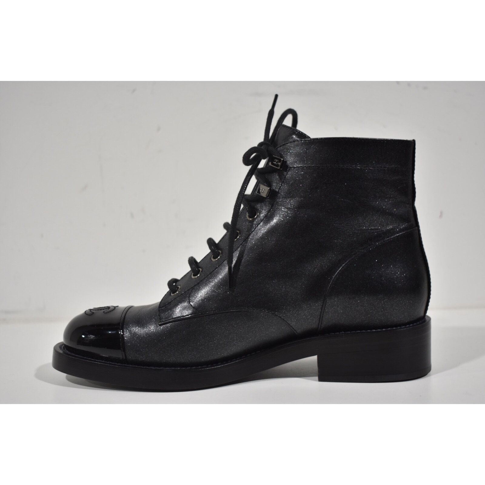 Chanel Chanel 20A Black Calfskin Leather CC Combat Lace Up Tie Size US 9.5 / IT 39.5 - 8 Thumbnail