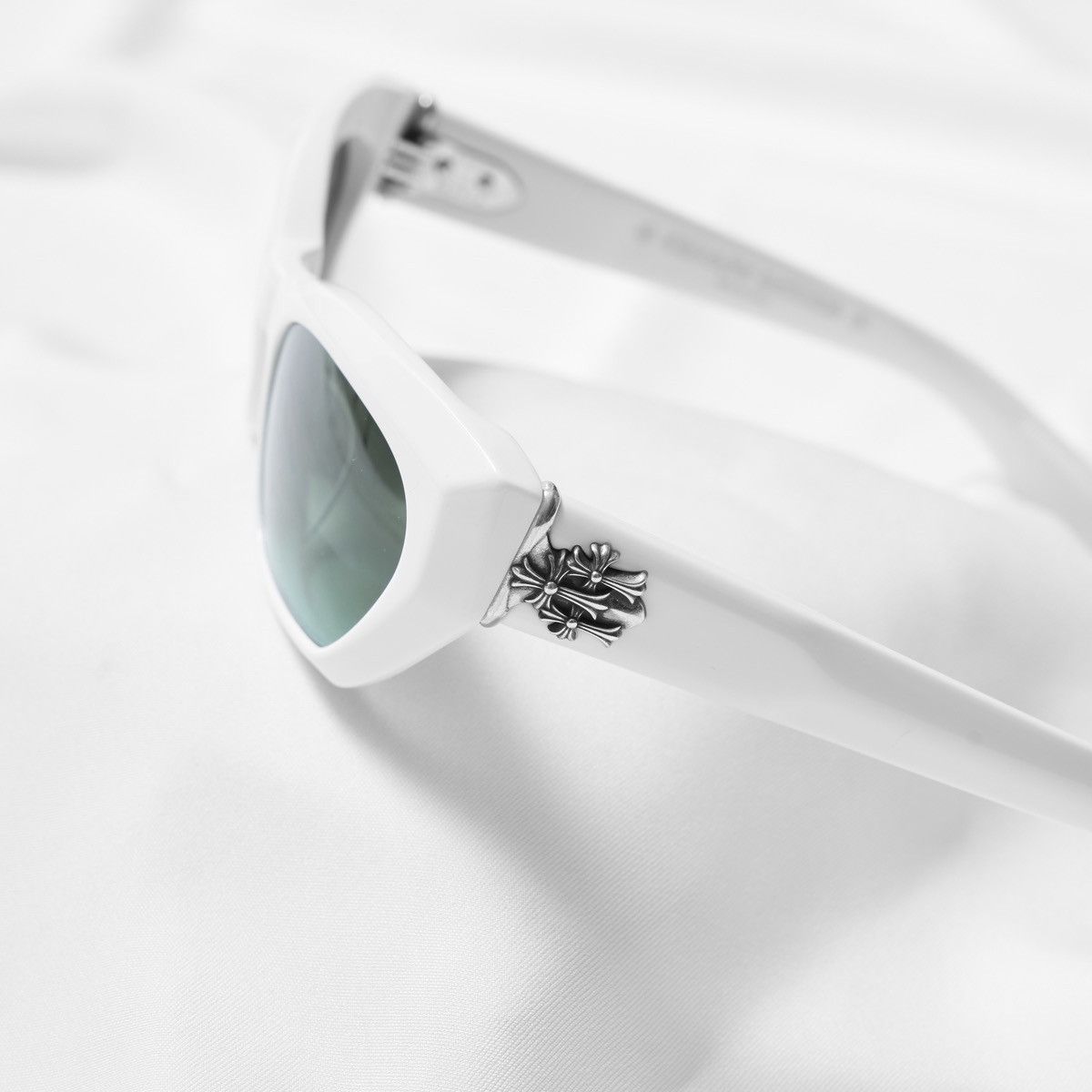 Chrome Hearts CHROME HEARTS HALLLA BALUUUU WHITE SUNGLASSES Size ONE SIZE - 3 Thumbnail