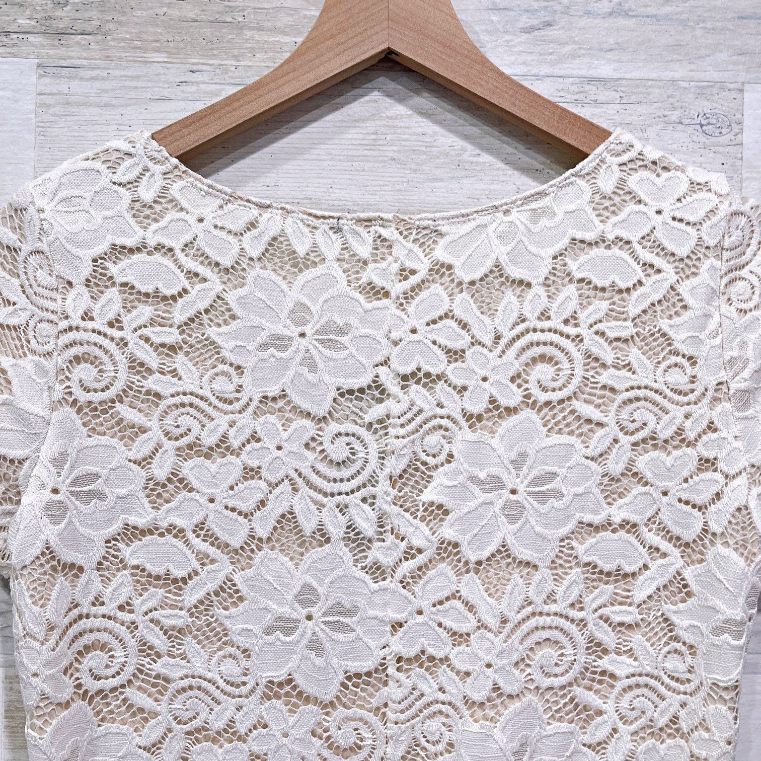 Tiana B Floral Lace Short Sleeve Sheath Dress White Beige M