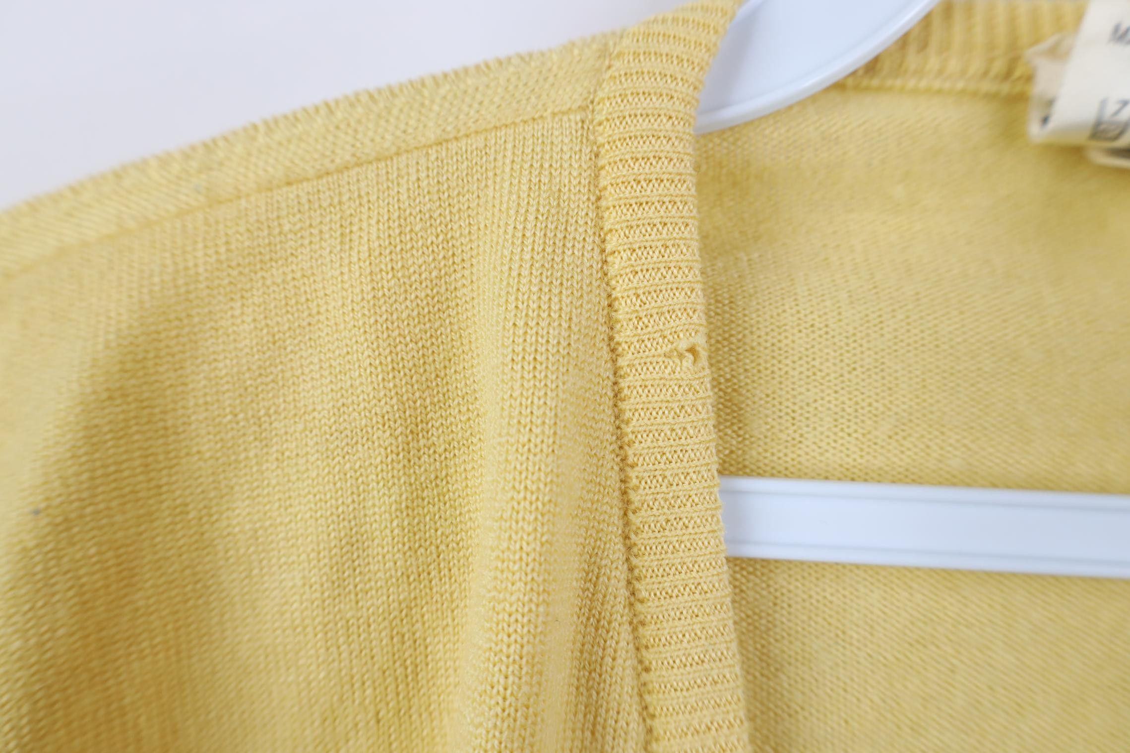 Vintage Vintage 70s Streetwear Lambswool Knit V-Neck Sweater Yellow Size US XL / EU 56 / 4 - 5 Thumbnail