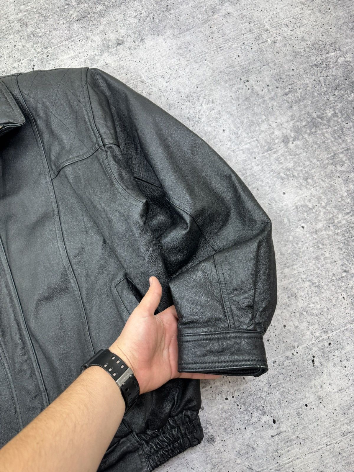 Vintage Vintage Genuine Leather Classic Bomber Leather Jacket Size L Size US L / EU 52-54 / 3 - 7 Thumbnail