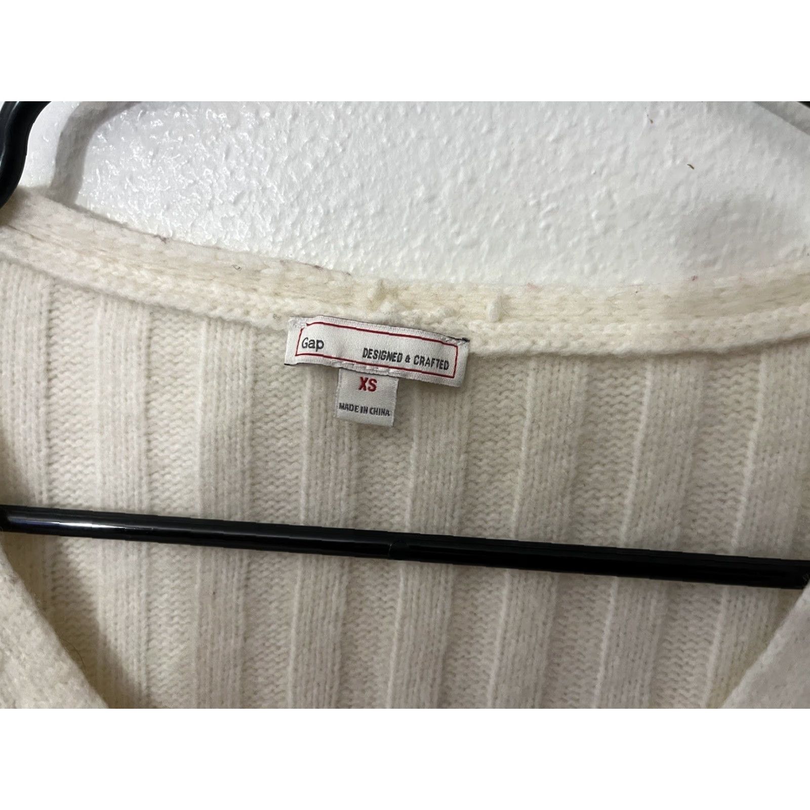 Gap VINTAGE Gap Pullover Sweater XS White Women V-Neck Ribbed Wool Blend Acrylic Polyester Spandex 45% 37% 15% 3% Size XS / US 0-2 / IT 36-38 - 3 Thumbnail