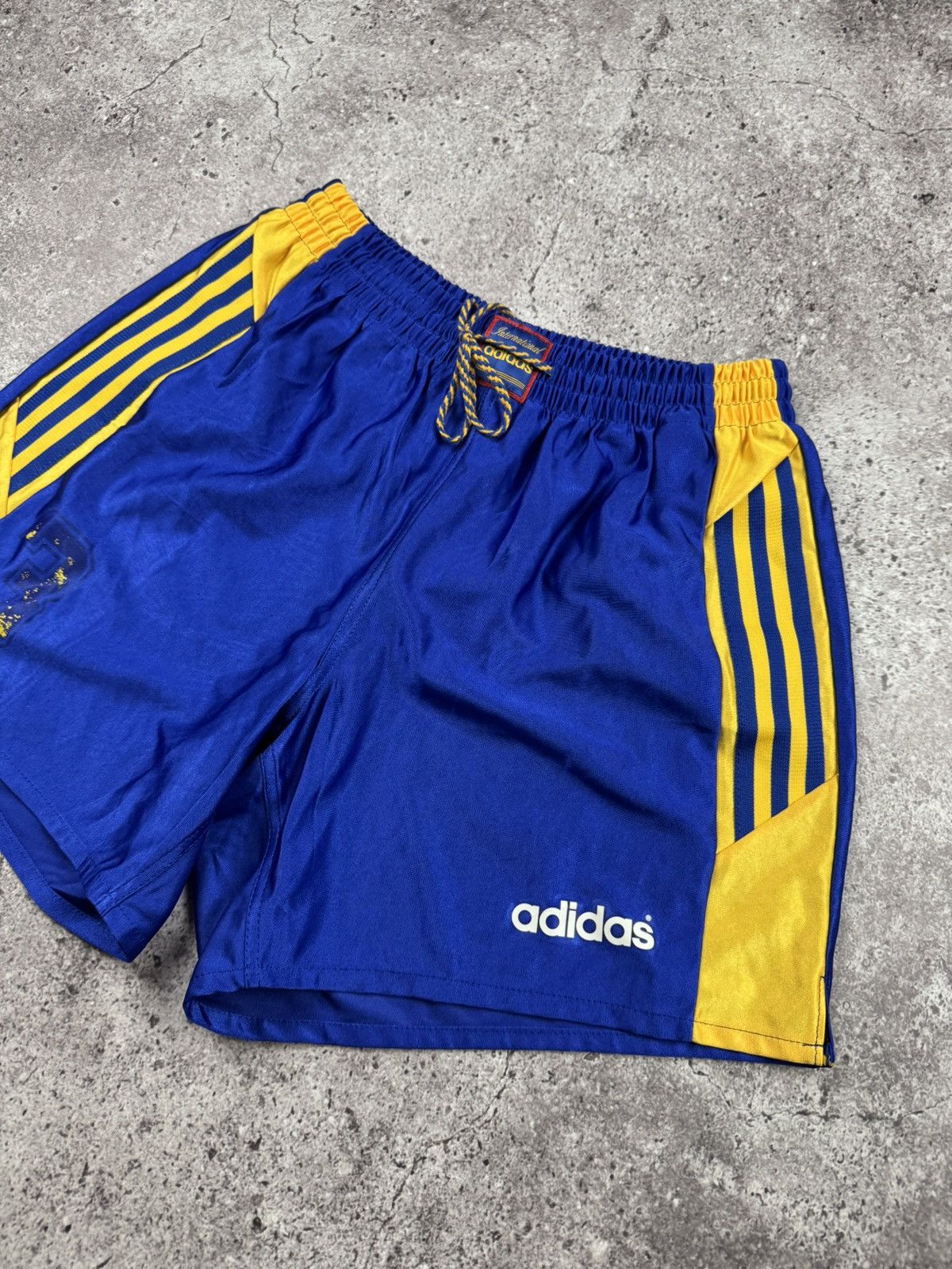 Descente Vintage Adidas Descente Short Pants Made in Japan Rare Y2K Size US 32 / EU 48 - 2 Thumbnail